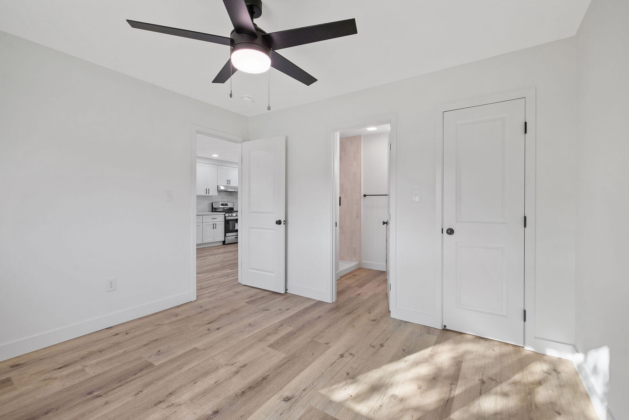 1502 W Sunnyview Ave, Visalia, CA 93291