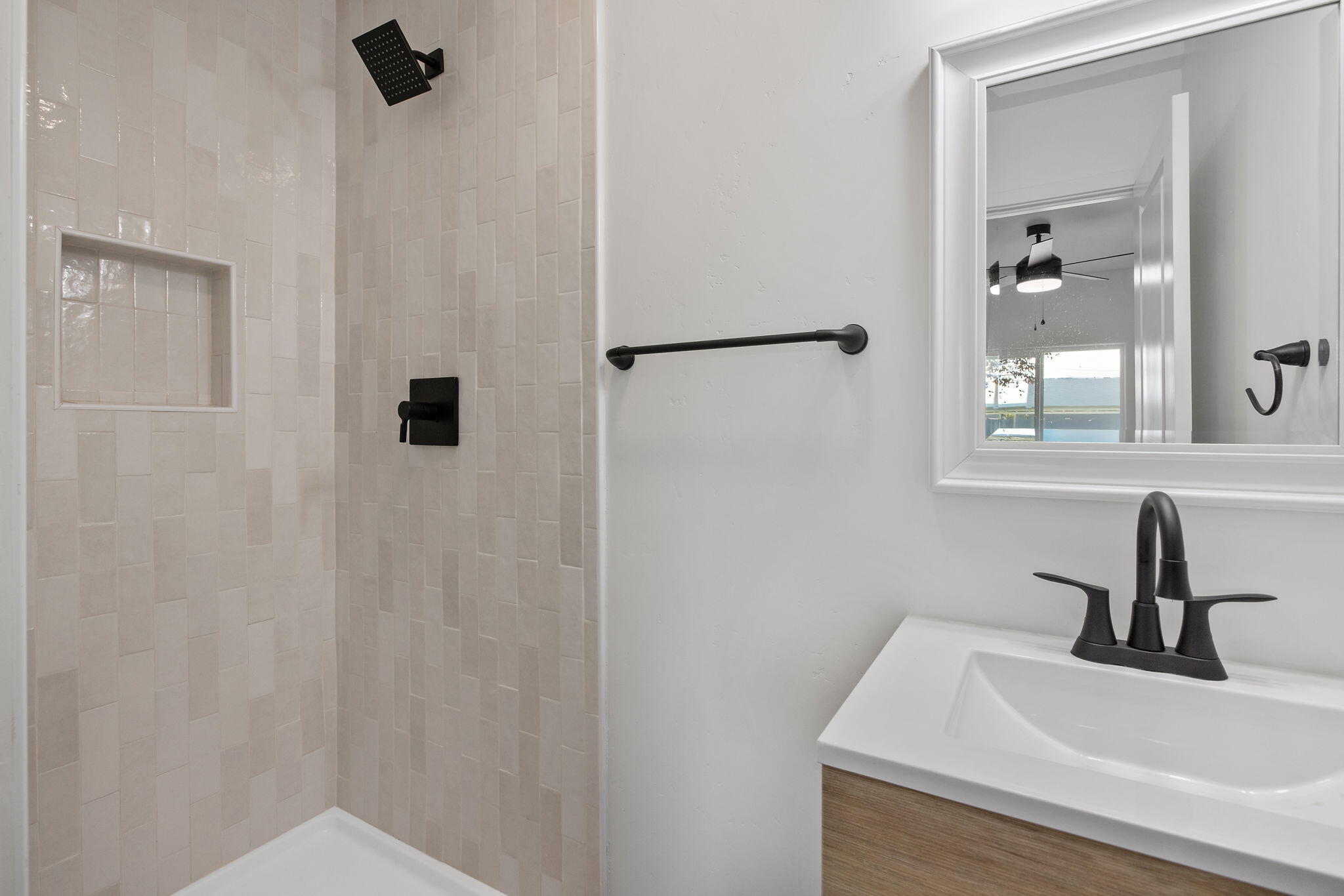 1502 W Sunnyview Ave, Visalia, CA 93291