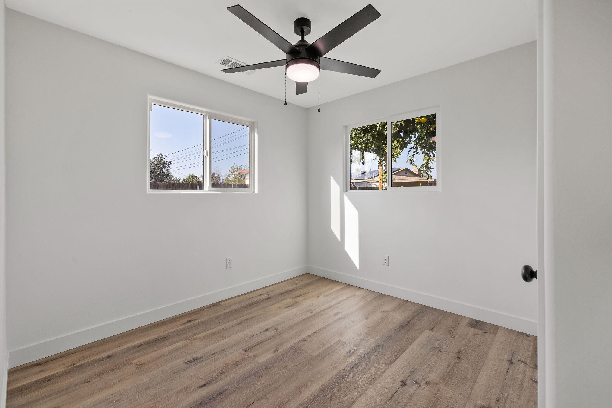 1502 W Sunnyview Ave, Visalia, CA 93291