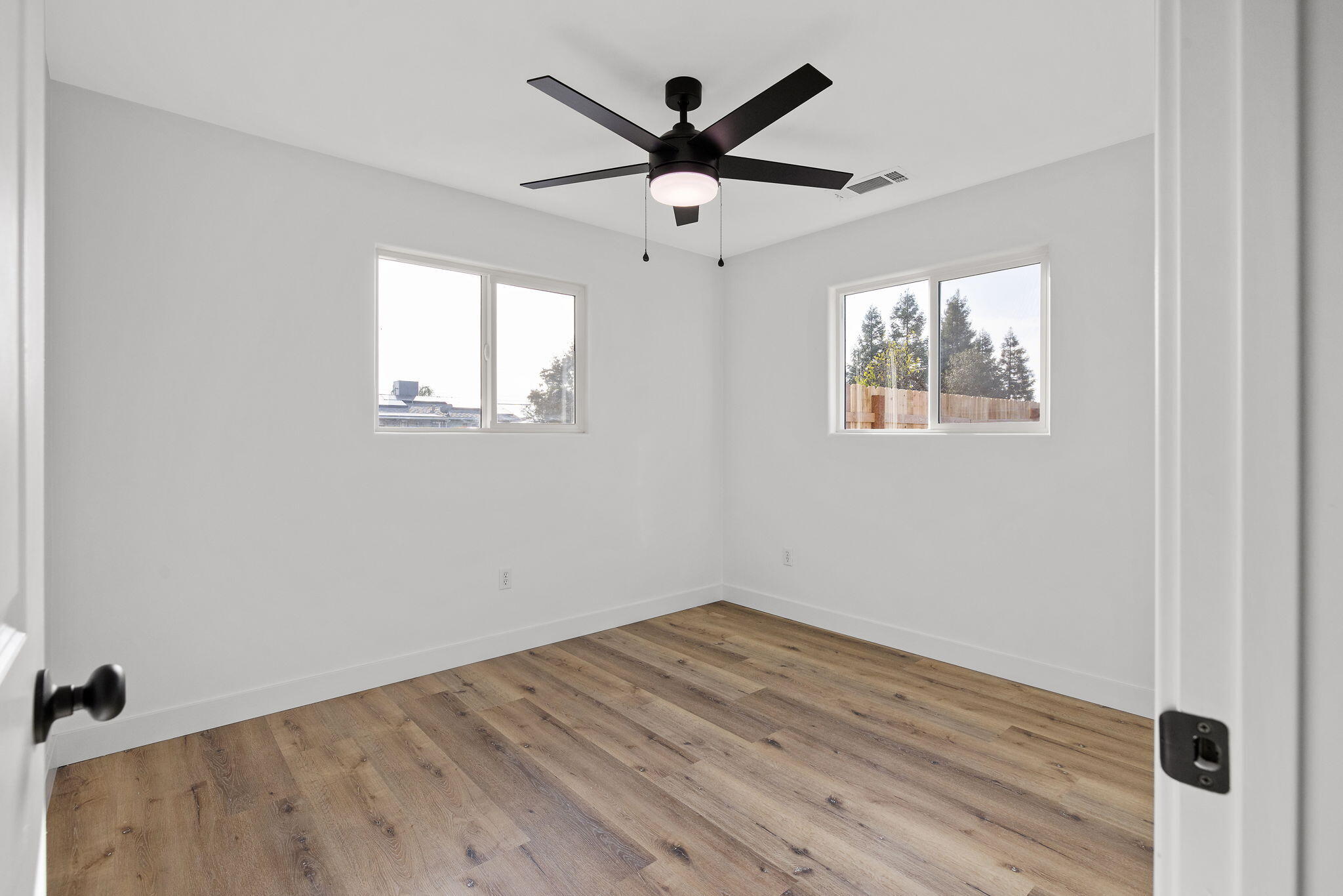 1502 W Sunnyview Ave, Visalia, CA 93291