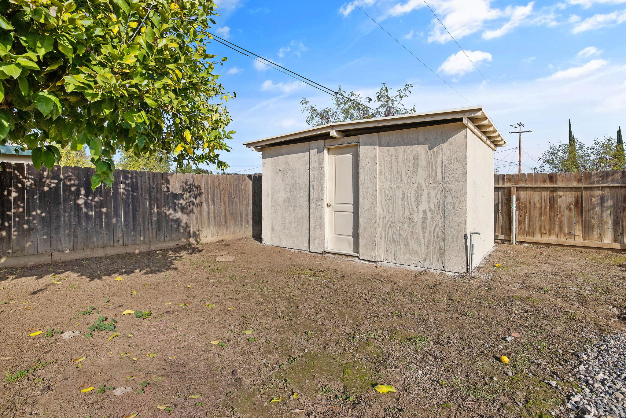 1502 W Sunnyview Ave, Visalia, CA 93291