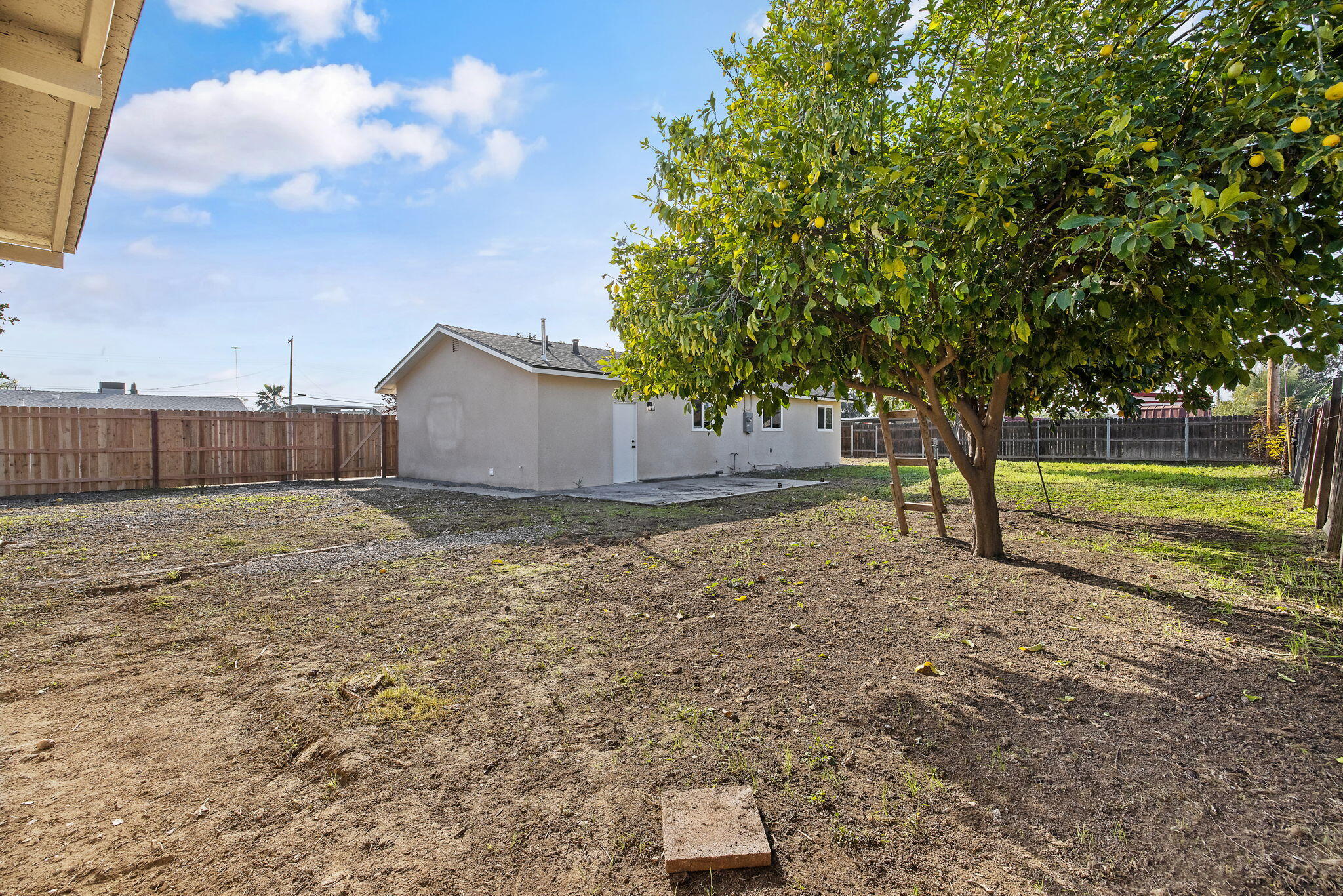 1502 W Sunnyview Ave, Visalia, CA 93291