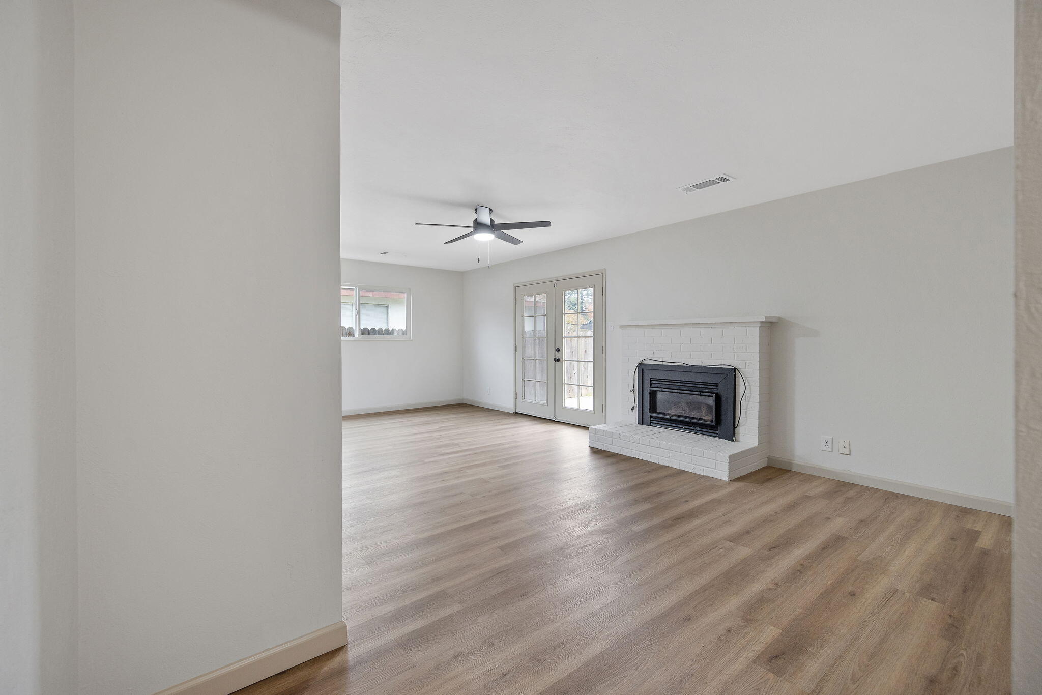 2039 S Locust St, Visalia, CA 93277