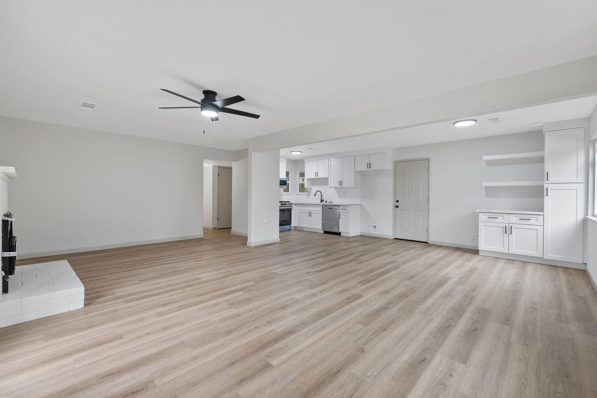 2039 S Locust St, Visalia, CA 93277