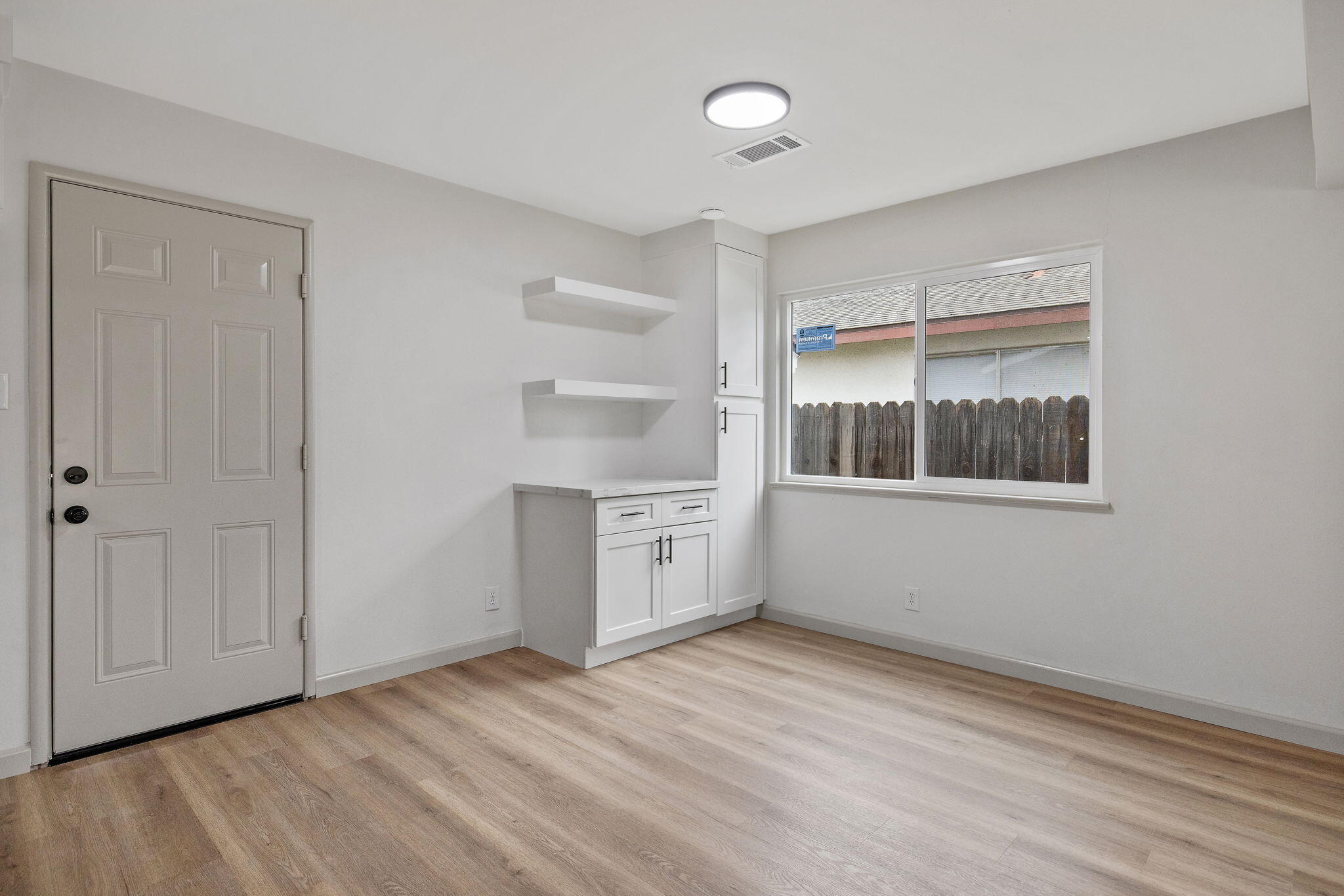 2039 S Locust St, Visalia, CA 93277