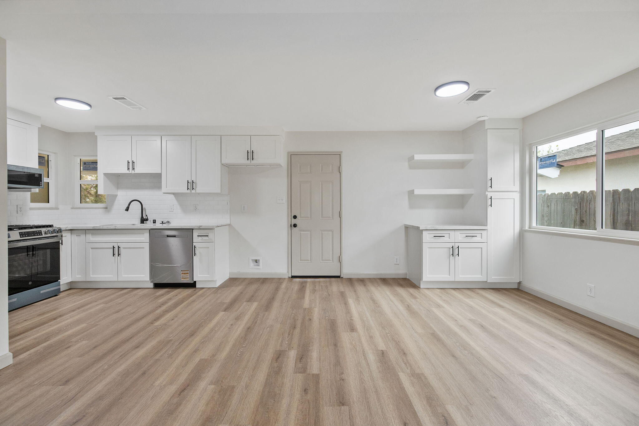 2039 S Locust St, Visalia, CA 93277