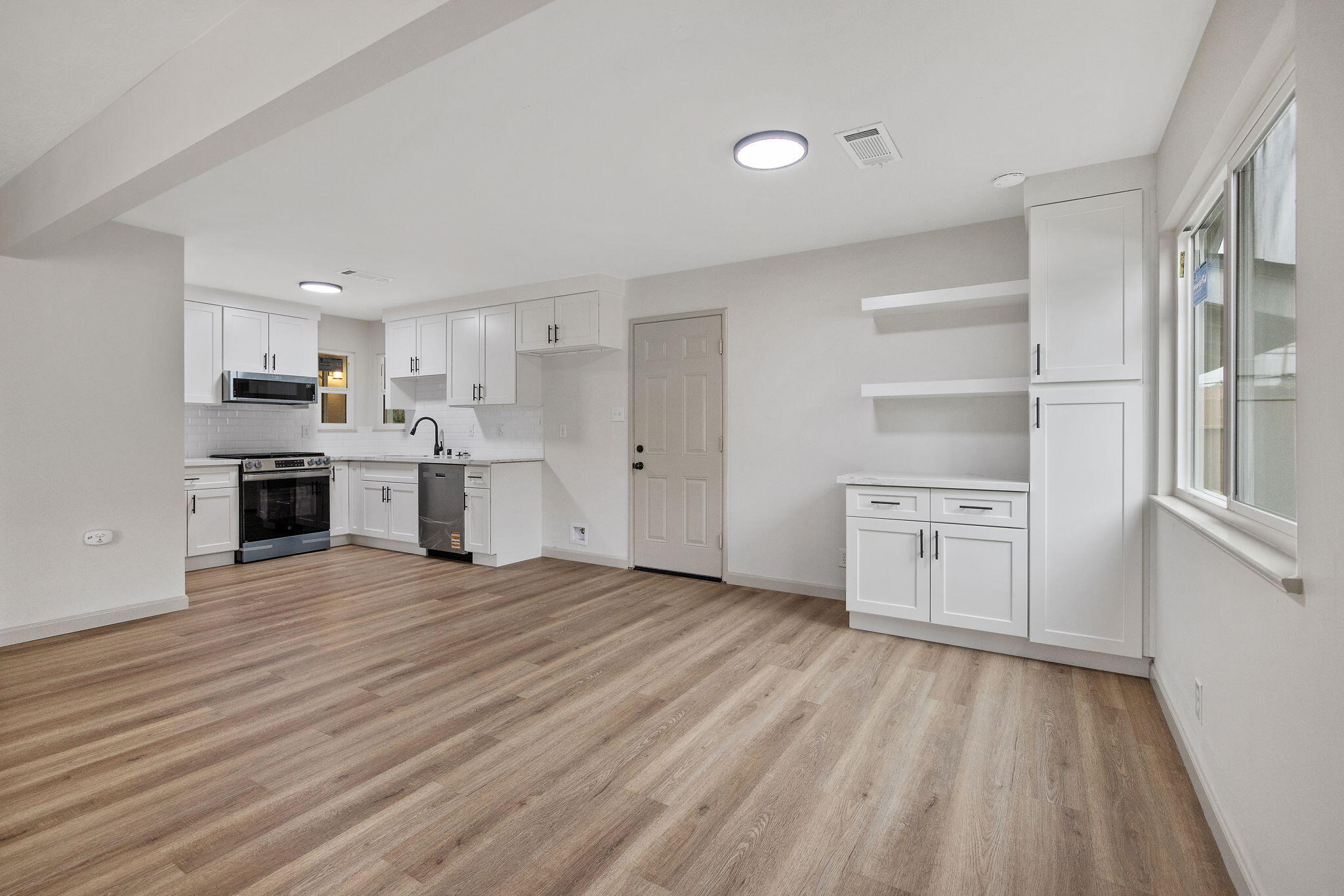 2039 S Locust St, Visalia, CA 93277