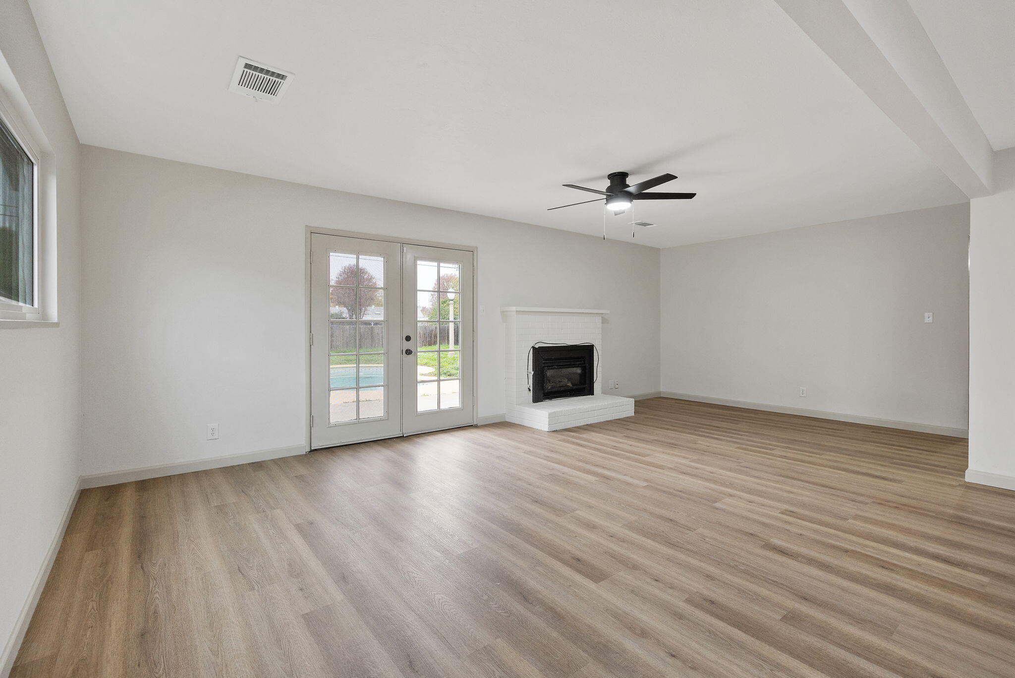 2039 S Locust St, Visalia, CA 93277