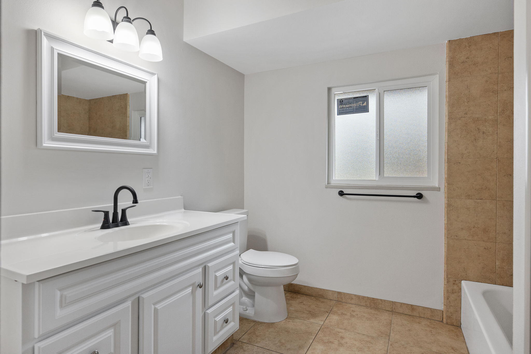 2039 S Locust St, Visalia, CA 93277