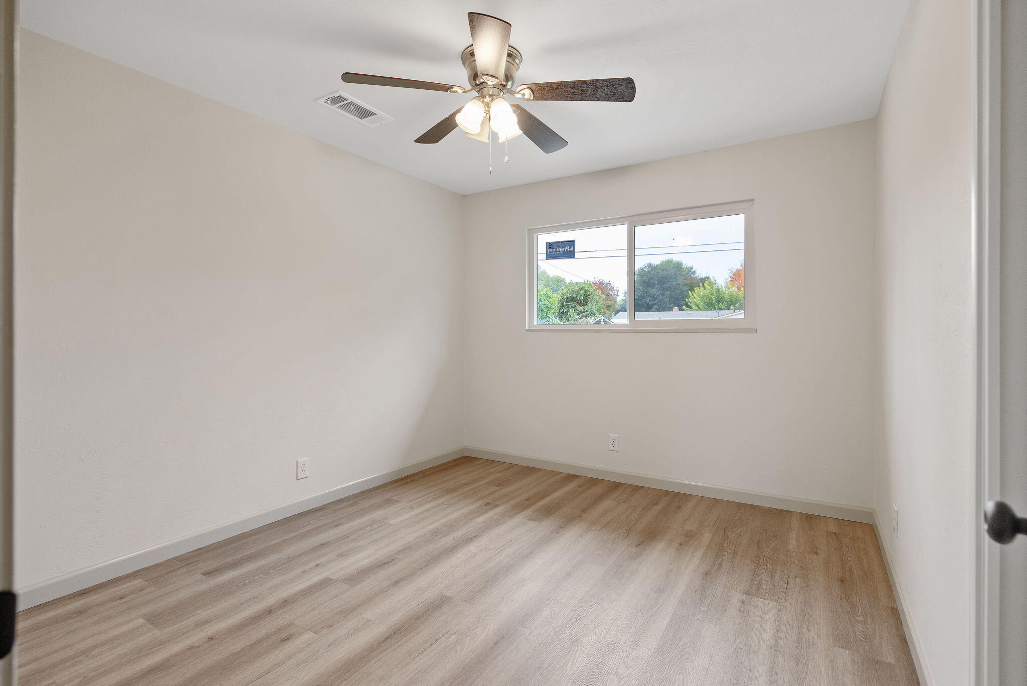 2039 S Locust St, Visalia, CA 93277