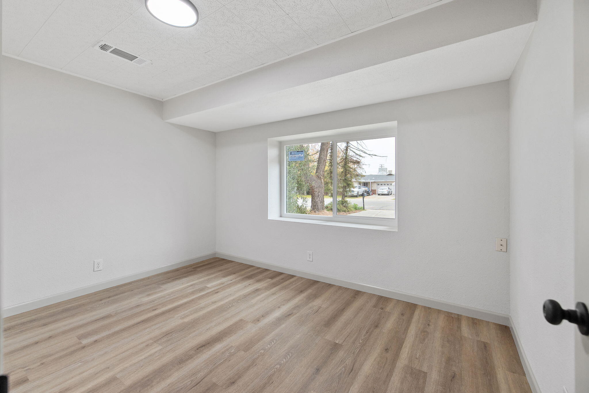 2039 S Locust St, Visalia, CA 93277