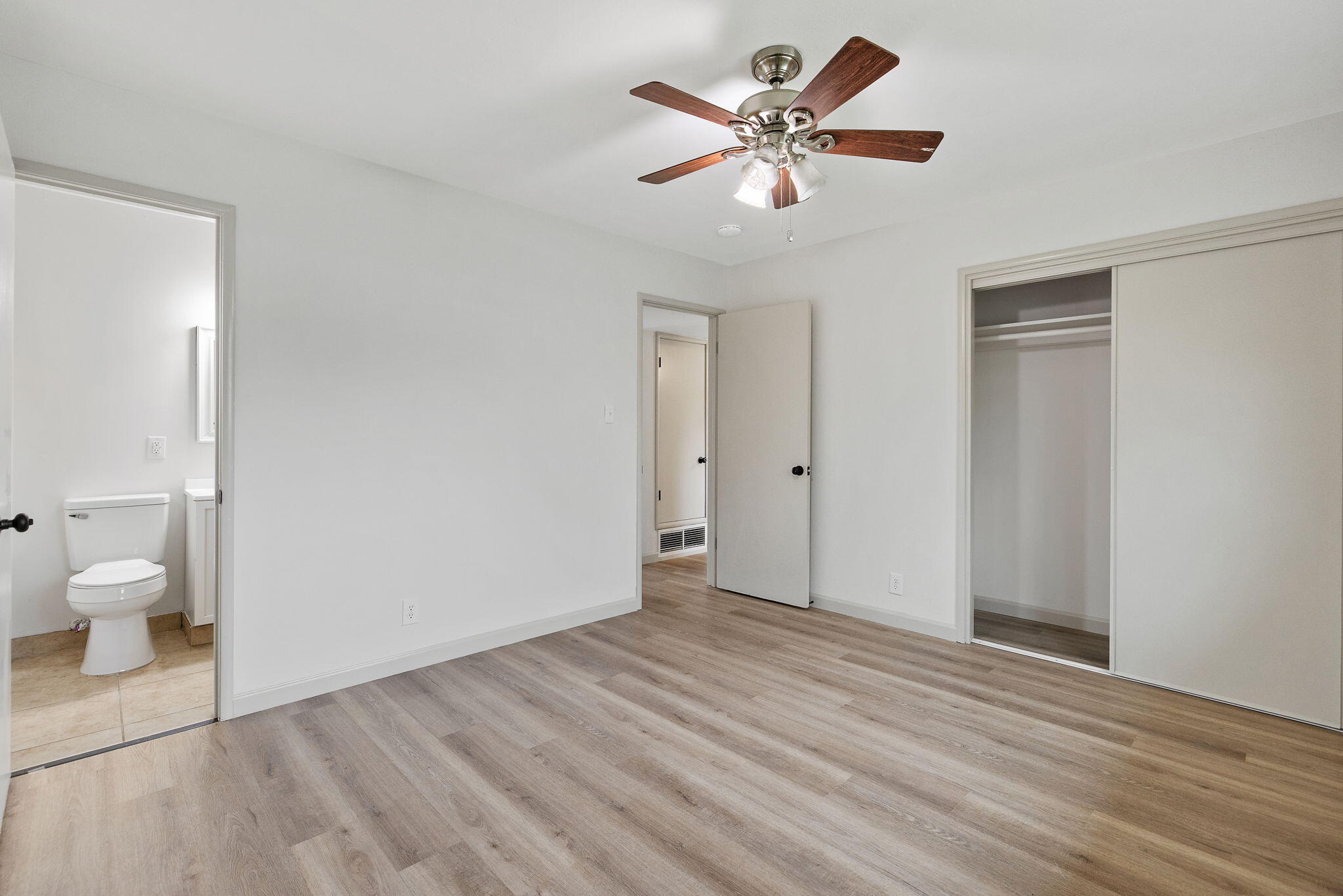 2039 S Locust St, Visalia, CA 93277