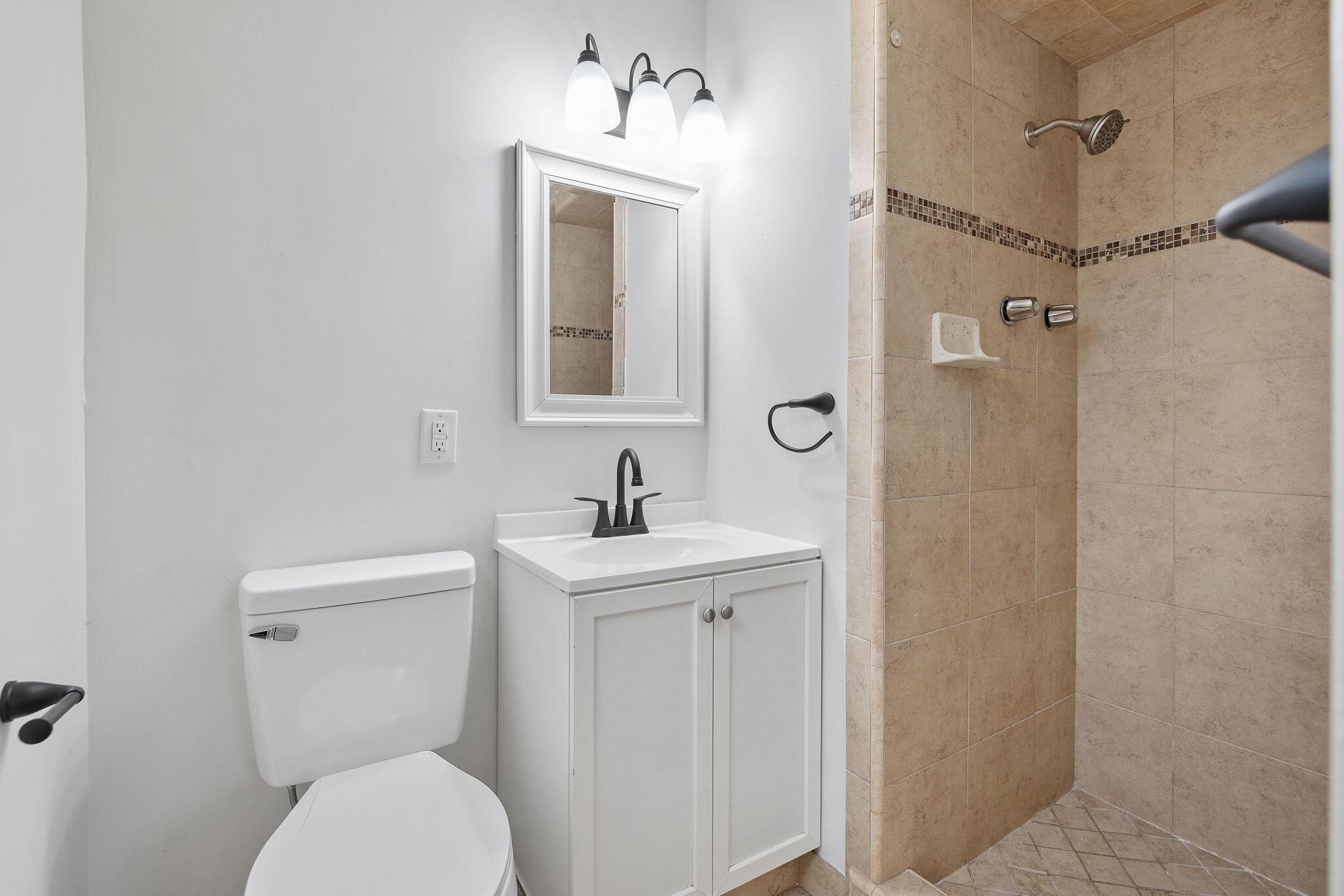 2039 S Locust St, Visalia, CA 93277