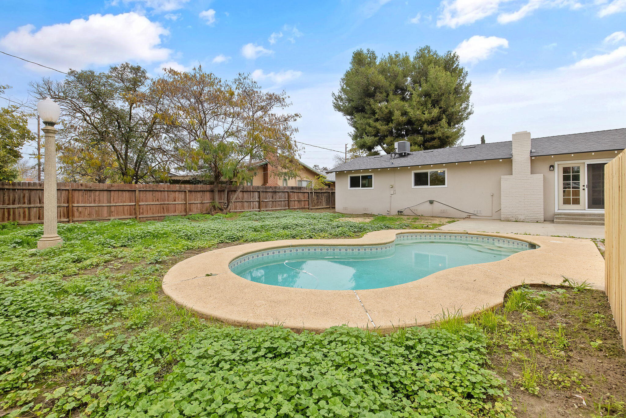 2039 S Locust St, Visalia, CA 93277