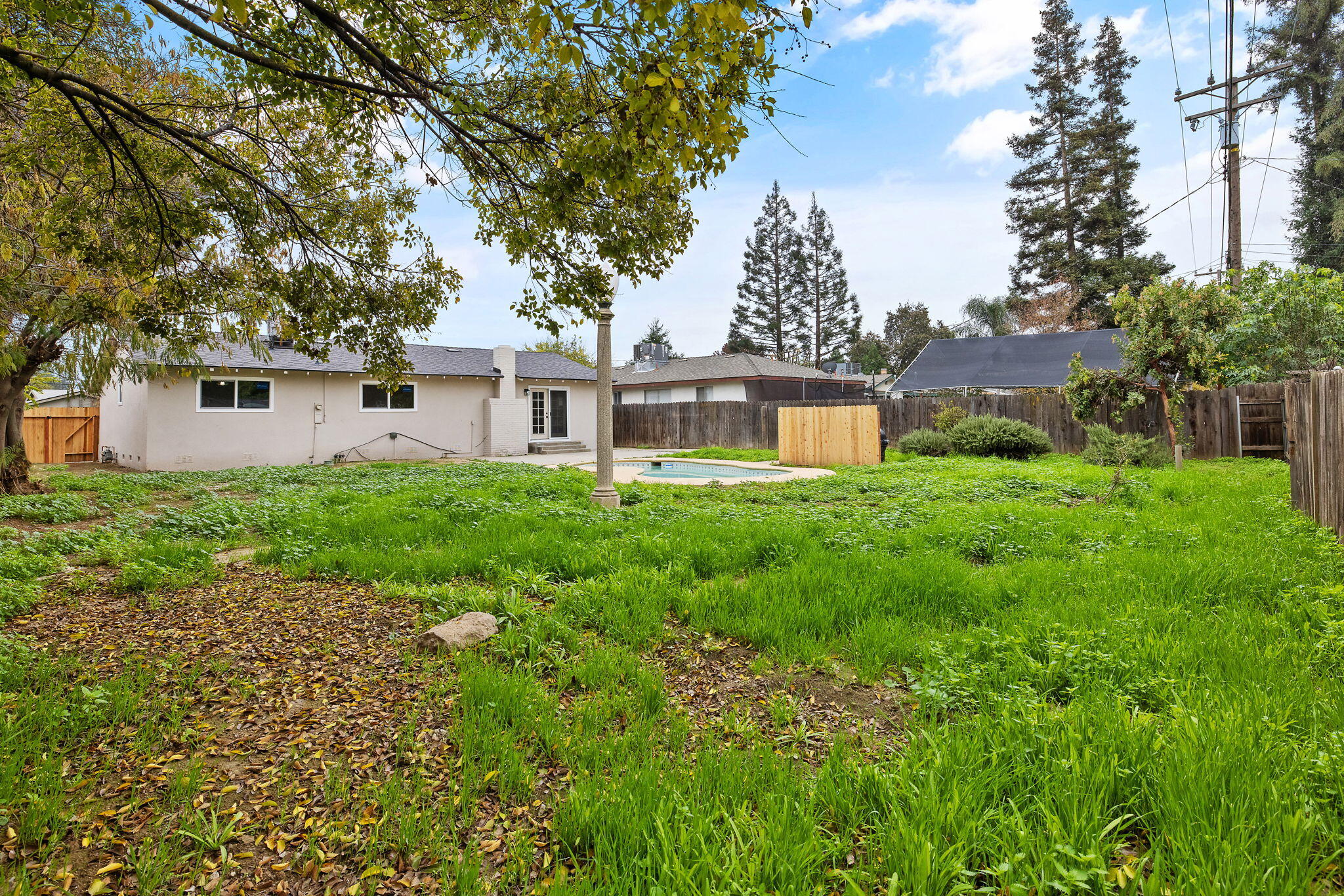 2039 S Locust St, Visalia, CA 93277