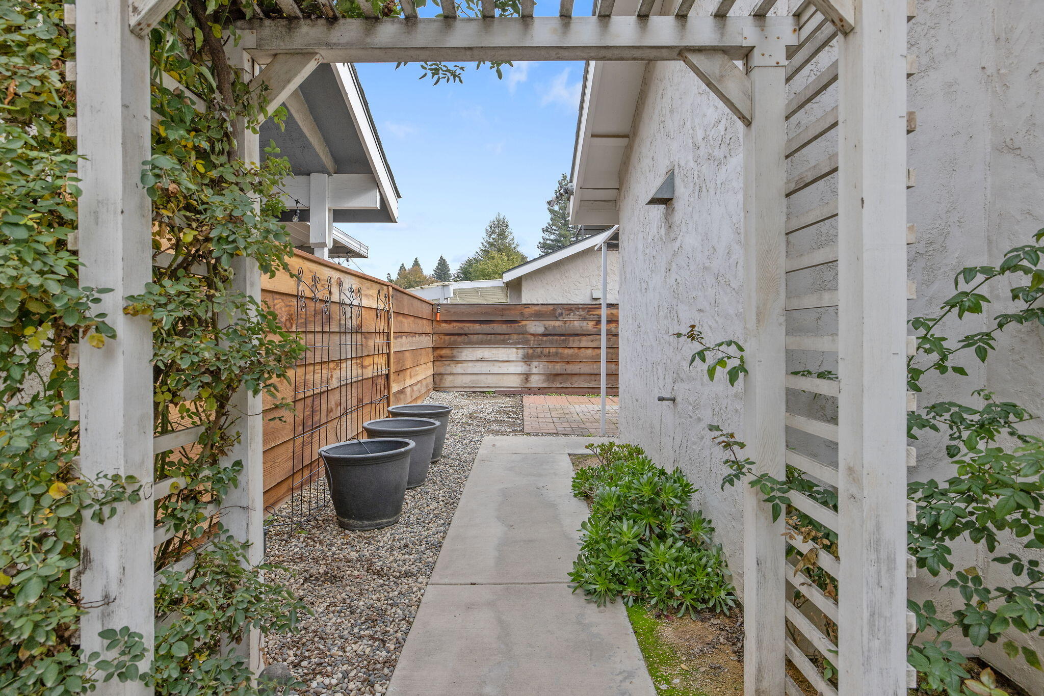 1912 S Pinnacle St, Visalia, CA 93292