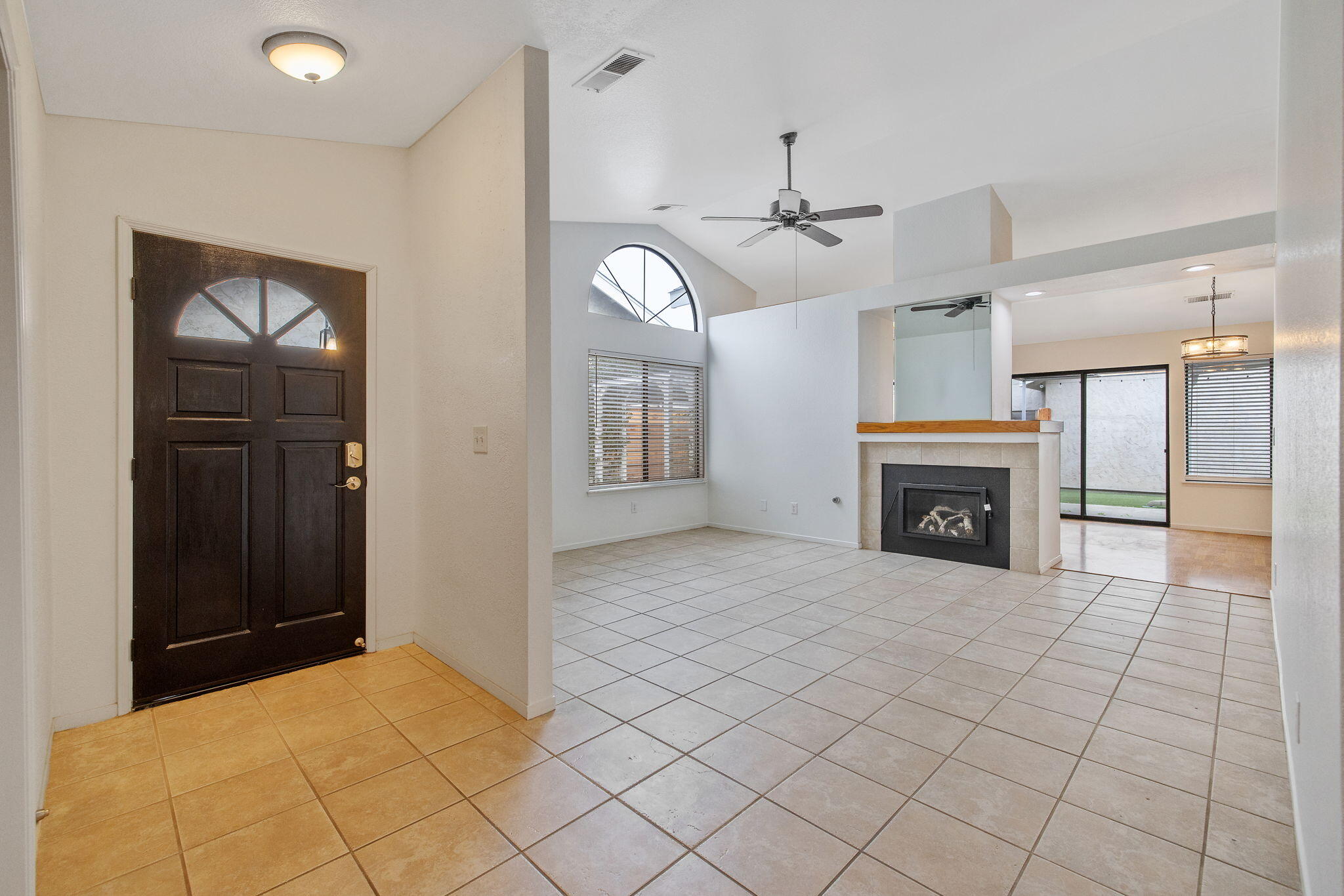 1912 S Pinnacle St, Visalia, CA 93292