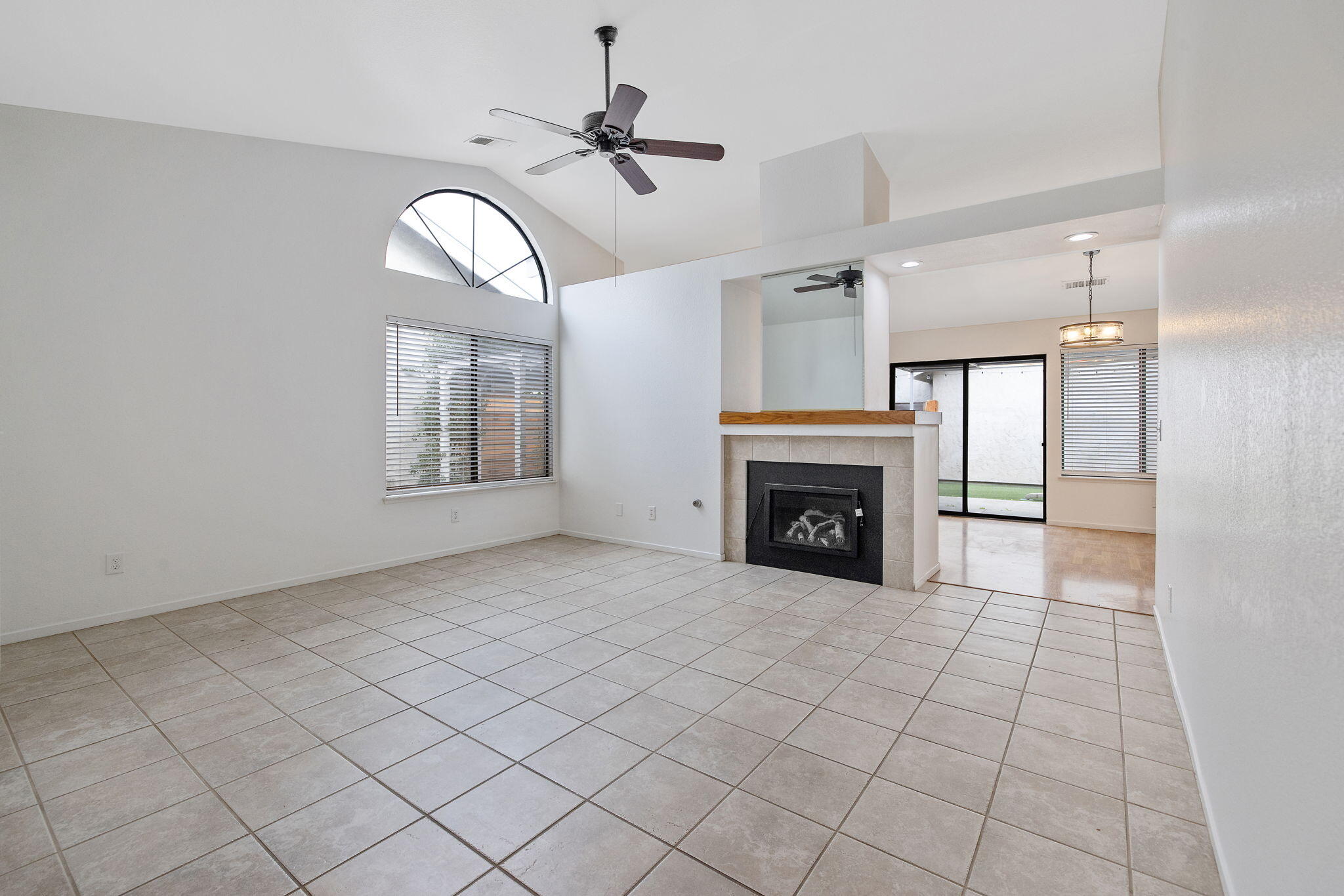 1912 S Pinnacle St, Visalia, CA 93292