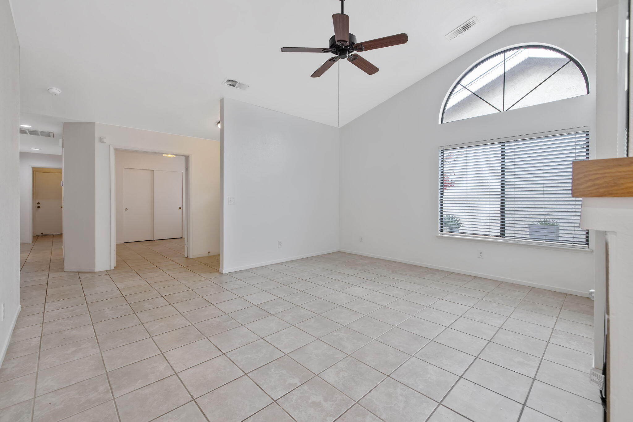 1912 S Pinnacle St, Visalia, CA 93292