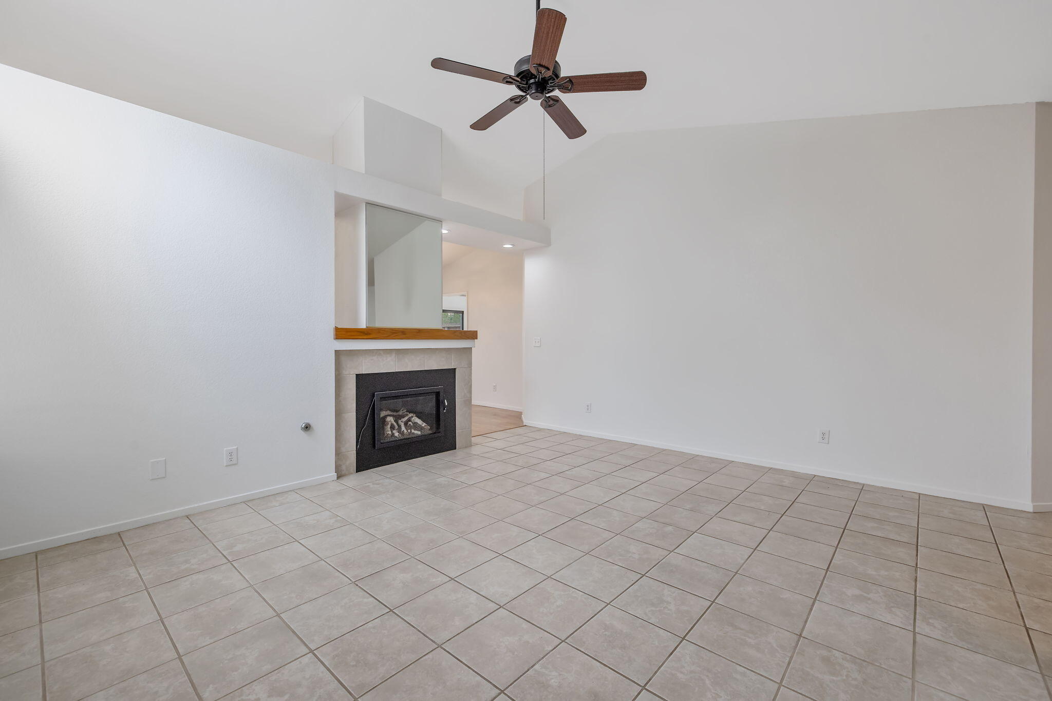 1912 S Pinnacle St, Visalia, CA 93292