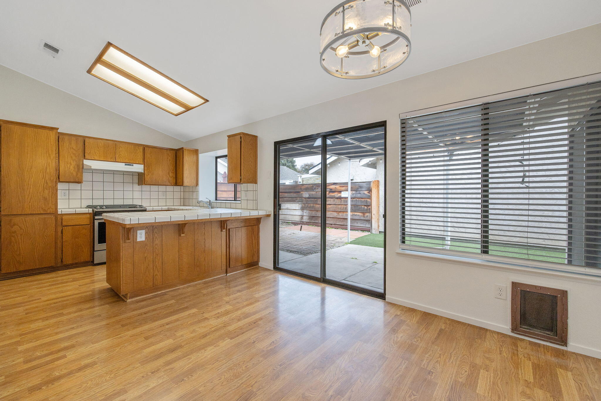 1912 S Pinnacle St, Visalia, CA 93292