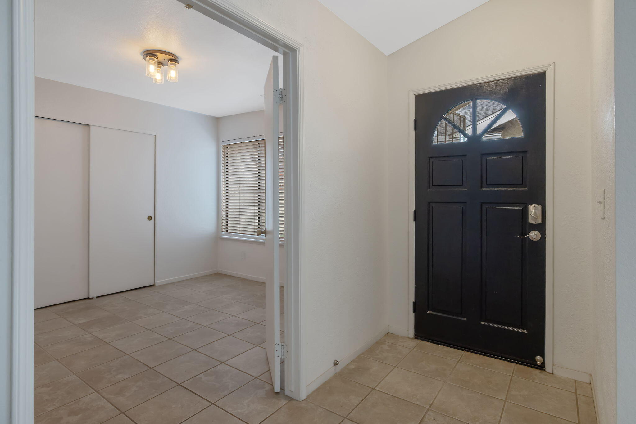 1912 S Pinnacle St, Visalia, CA 93292