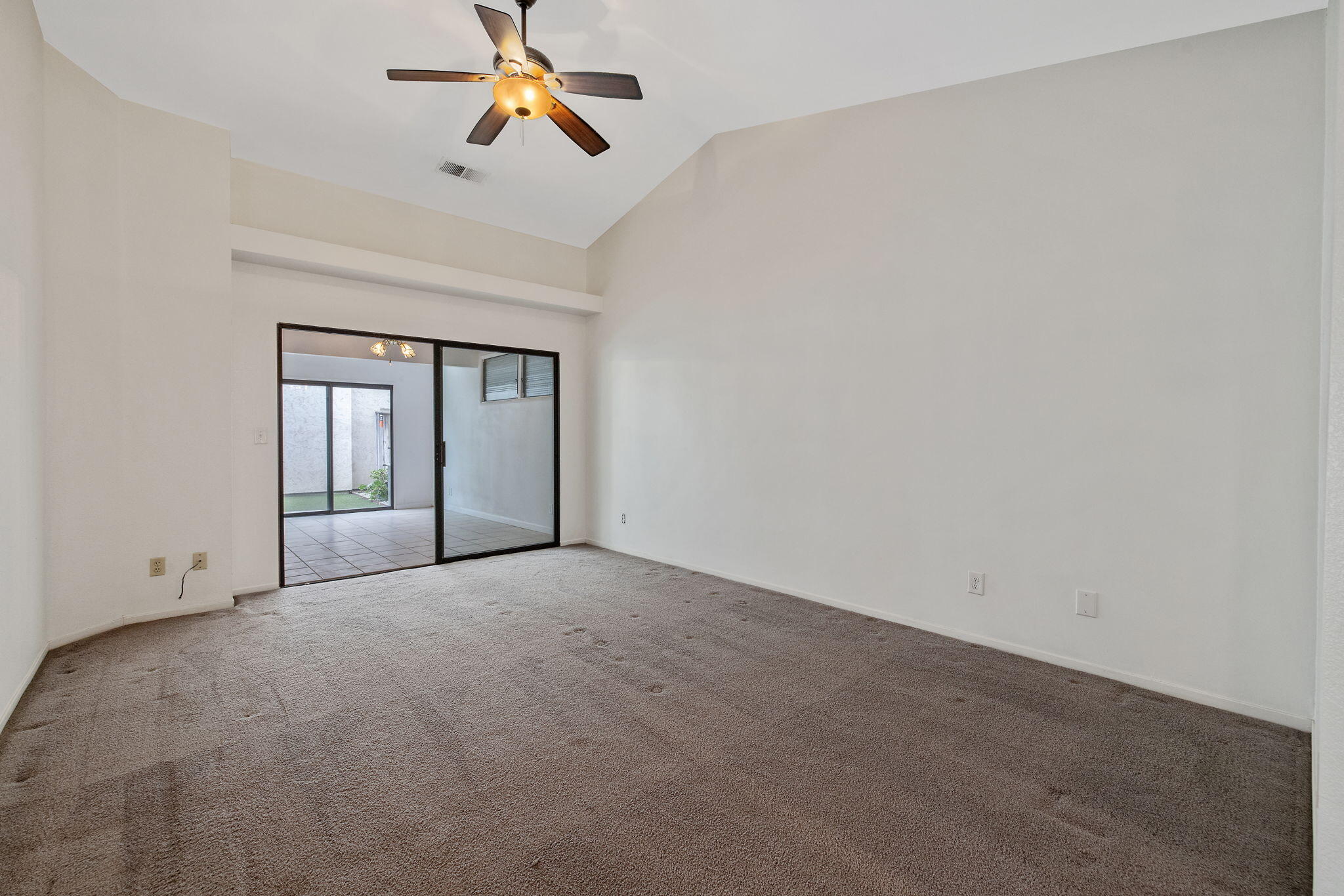 1912 S Pinnacle St, Visalia, CA 93292