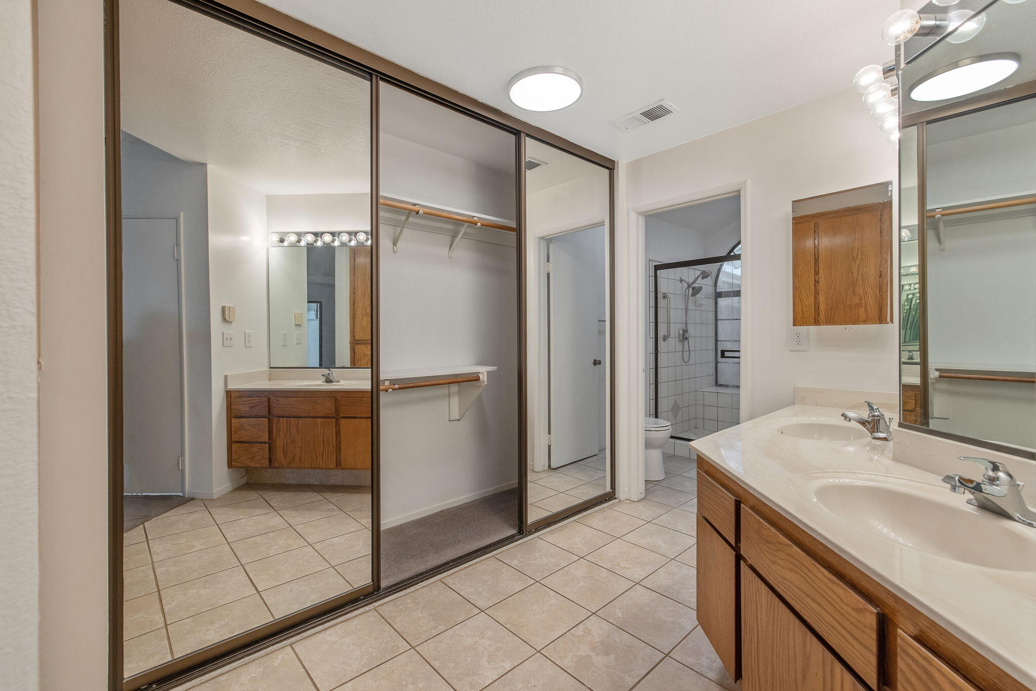 1912 S Pinnacle St, Visalia, CA 93292