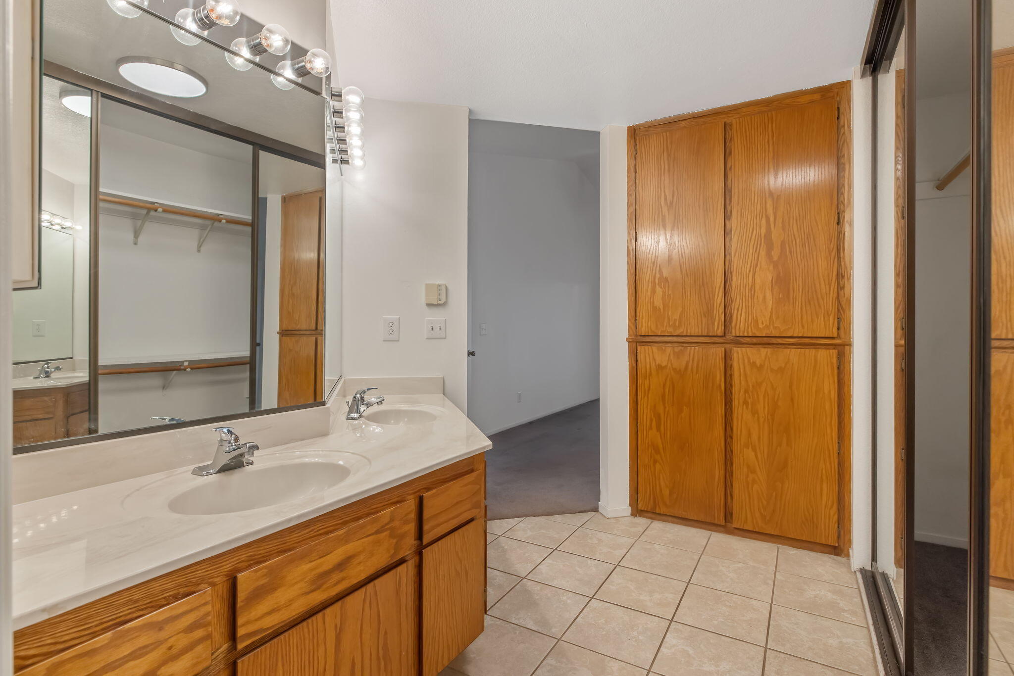 1912 S Pinnacle St, Visalia, CA 93292