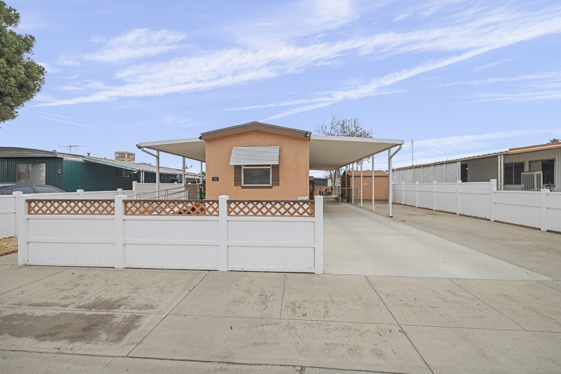 560 W Pleasant Ave #16, Tulare, CA 93274