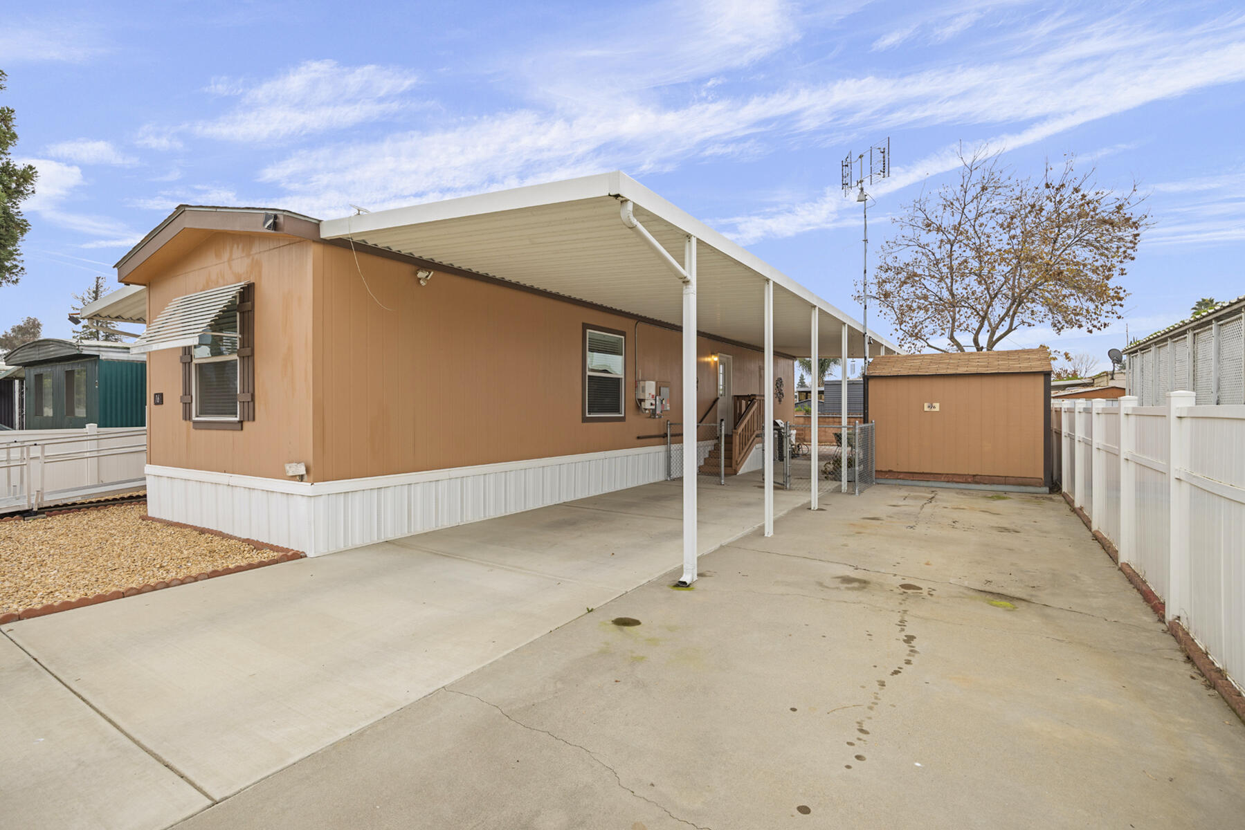560 W Pleasant Ave #16, Tulare, CA 93274