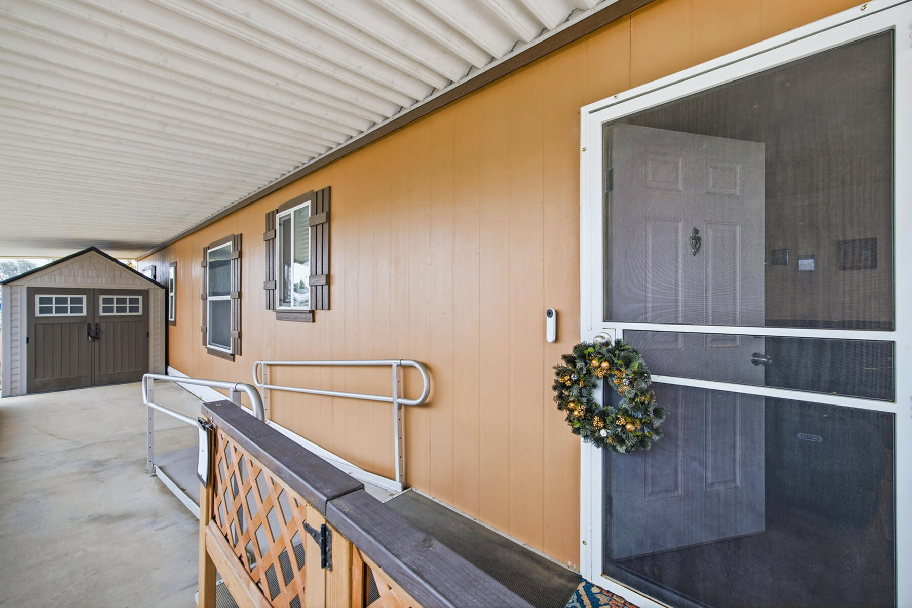 560 W Pleasant Ave #16, Tulare, CA 93274