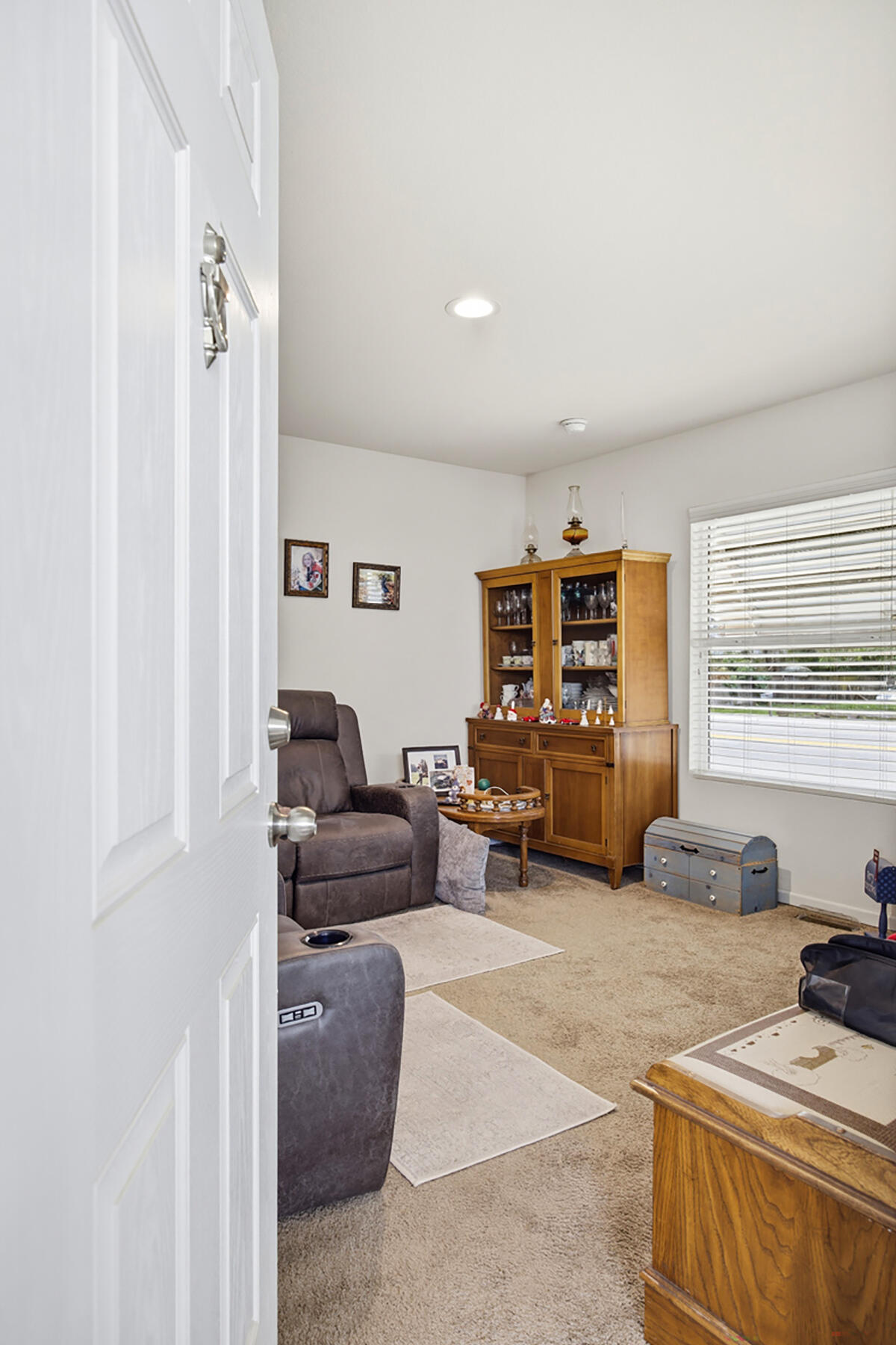 560 W Pleasant Ave #16, Tulare, CA 93274