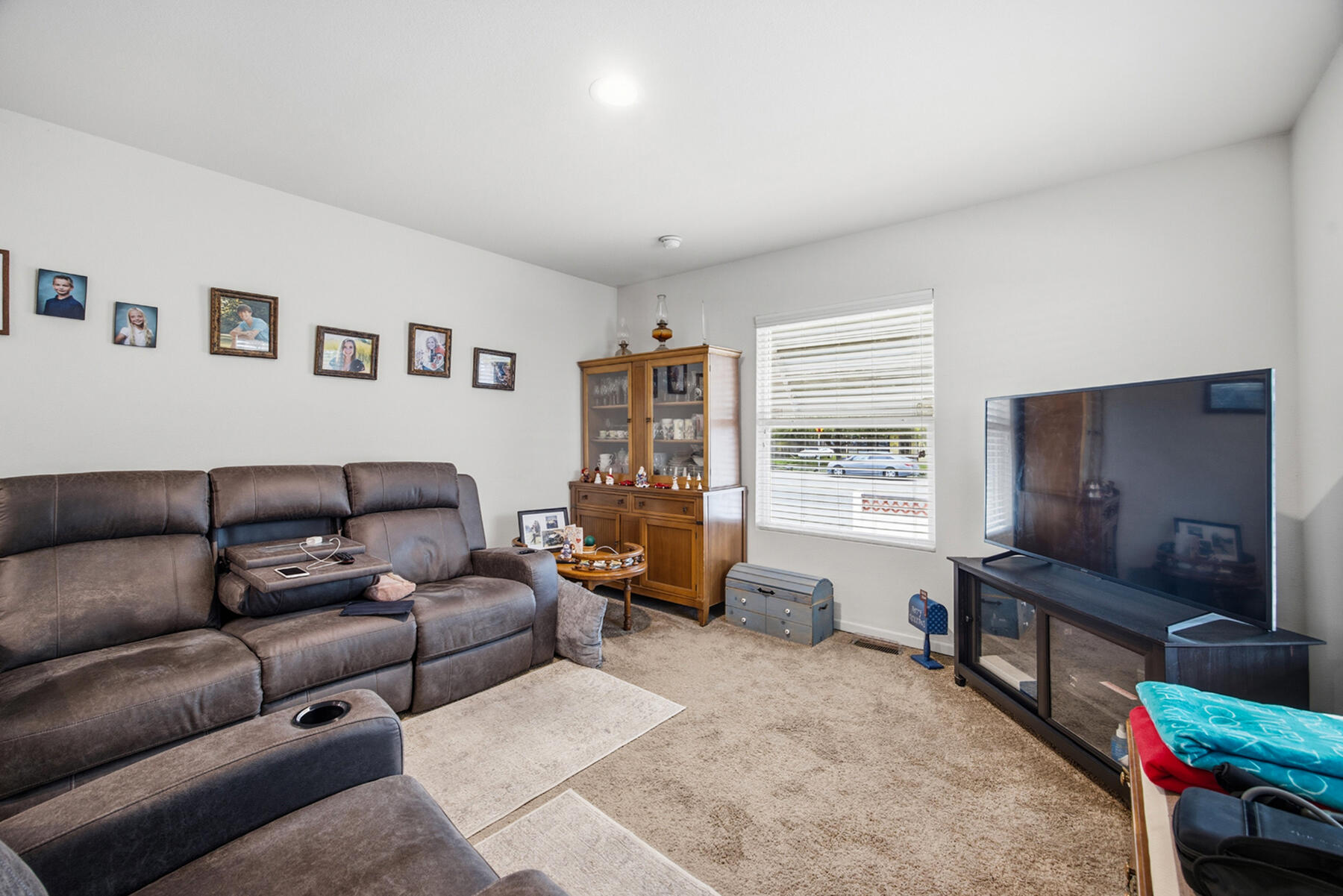560 W Pleasant Ave #16, Tulare, CA 93274
