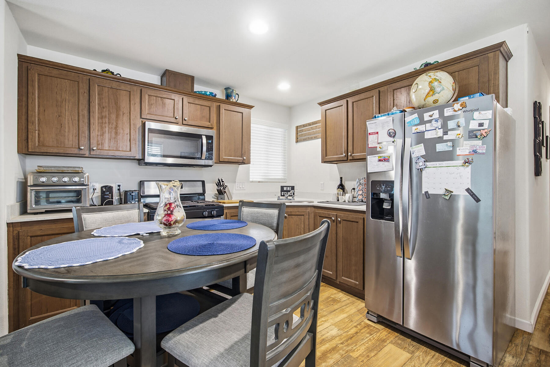 560 W Pleasant Ave #16, Tulare, CA 93274