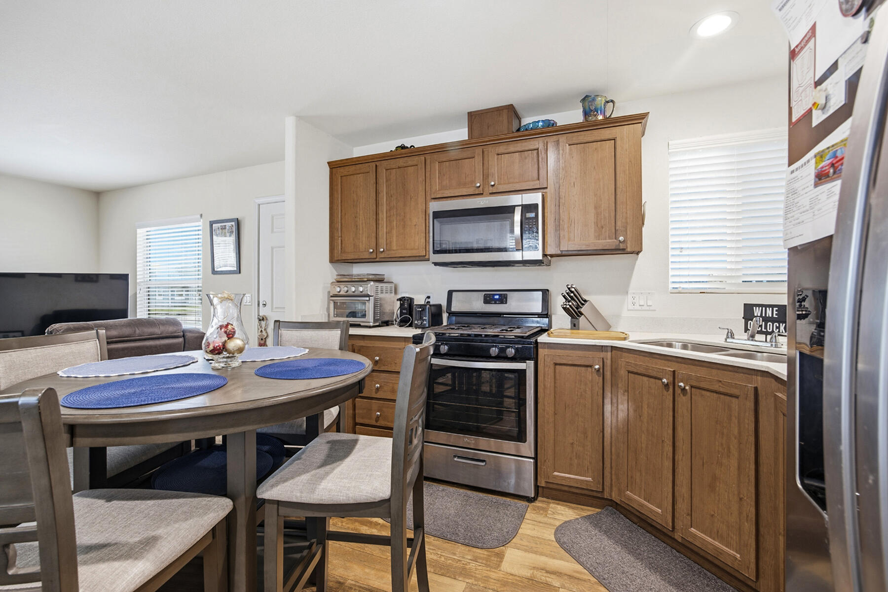 560 W Pleasant Ave #16, Tulare, CA 93274