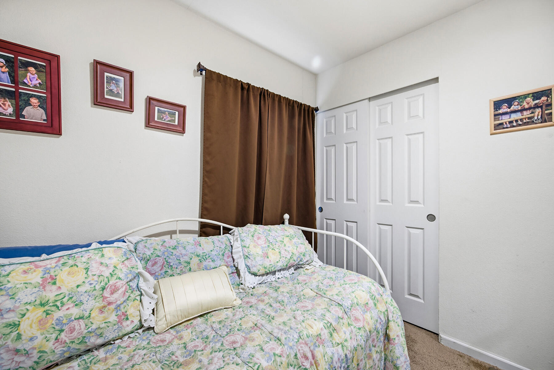 560 W Pleasant Ave #16, Tulare, CA 93274