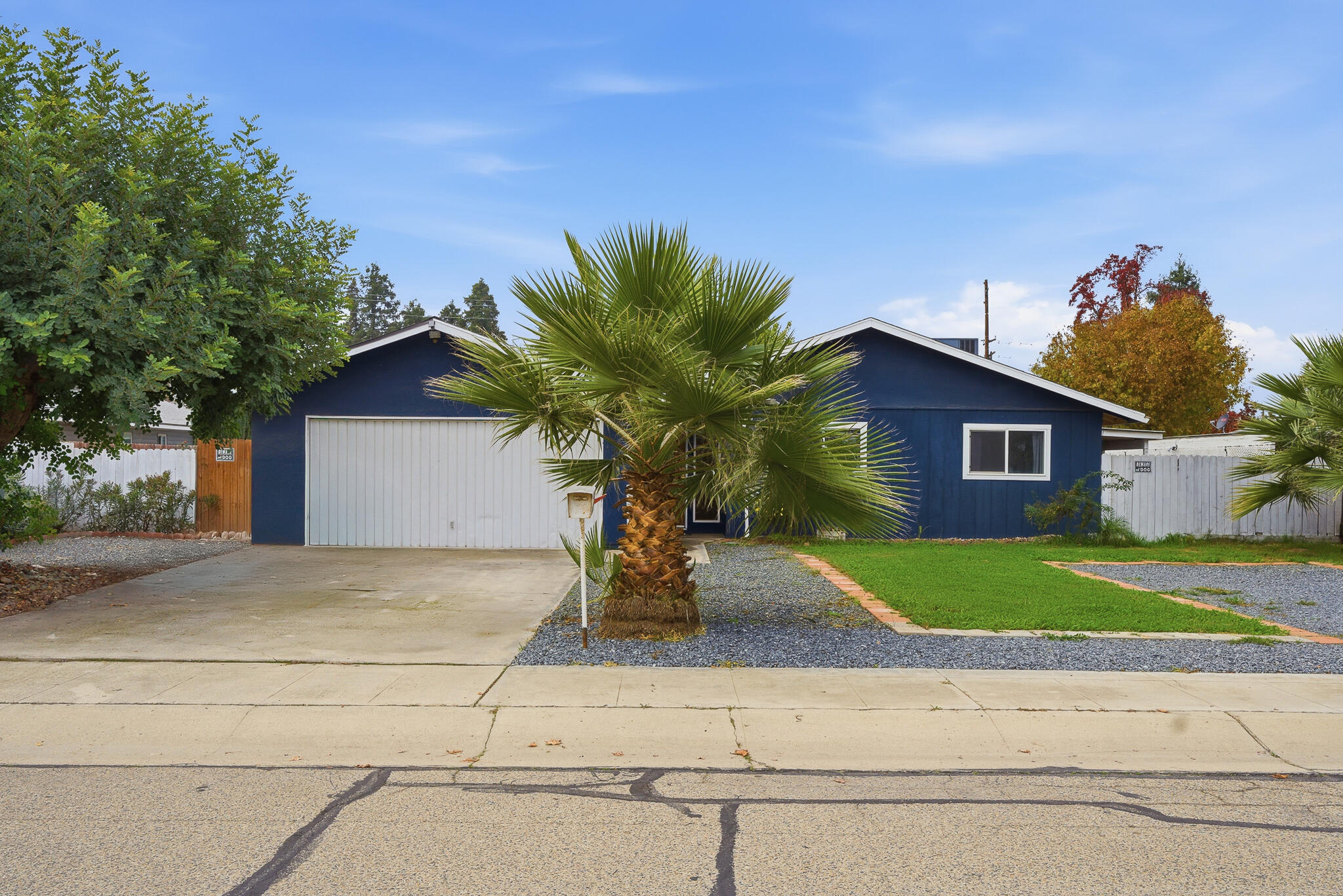 1705 S Bradley St, Visalia, CA 93292