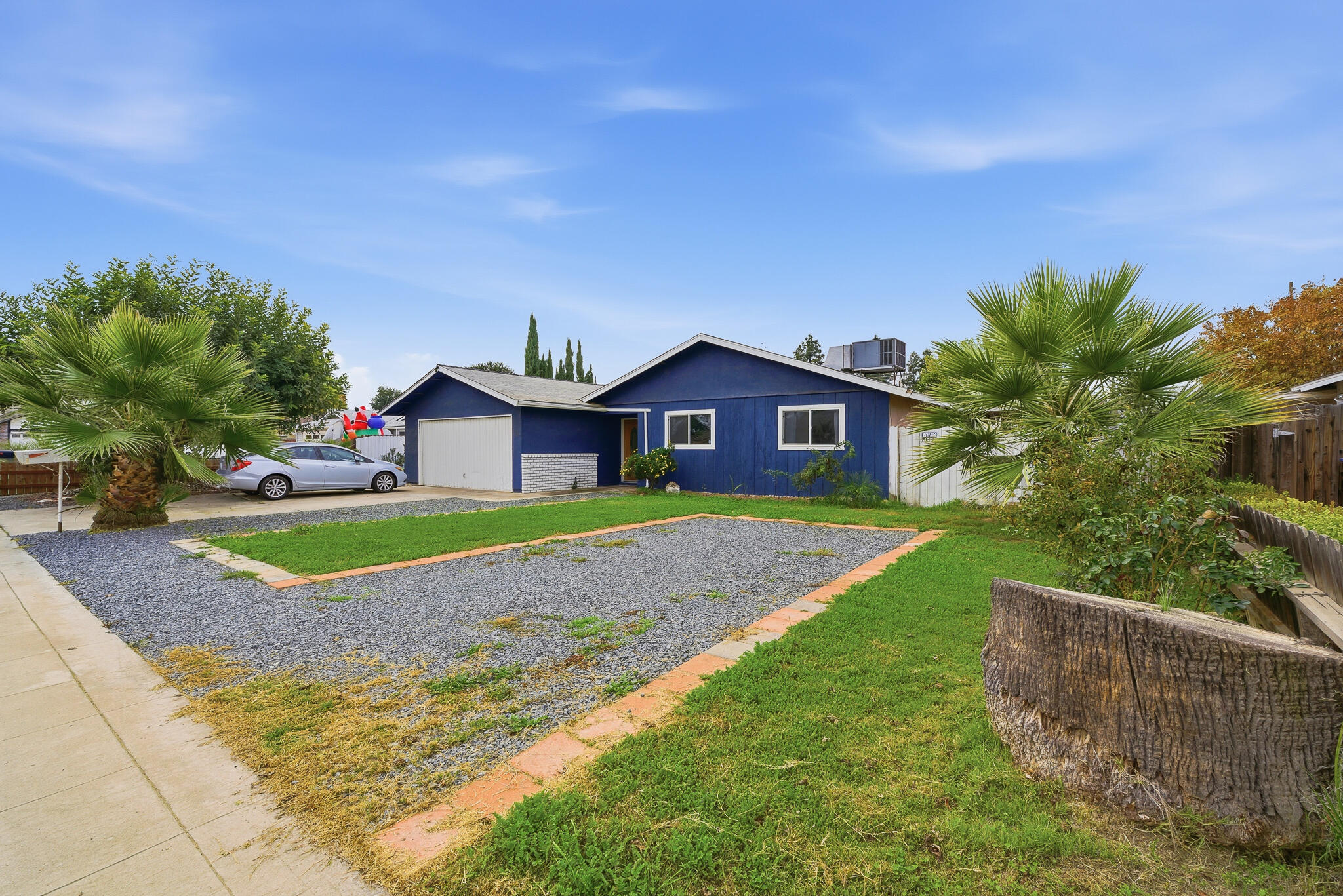 1705 S Bradley St, Visalia, CA 93292