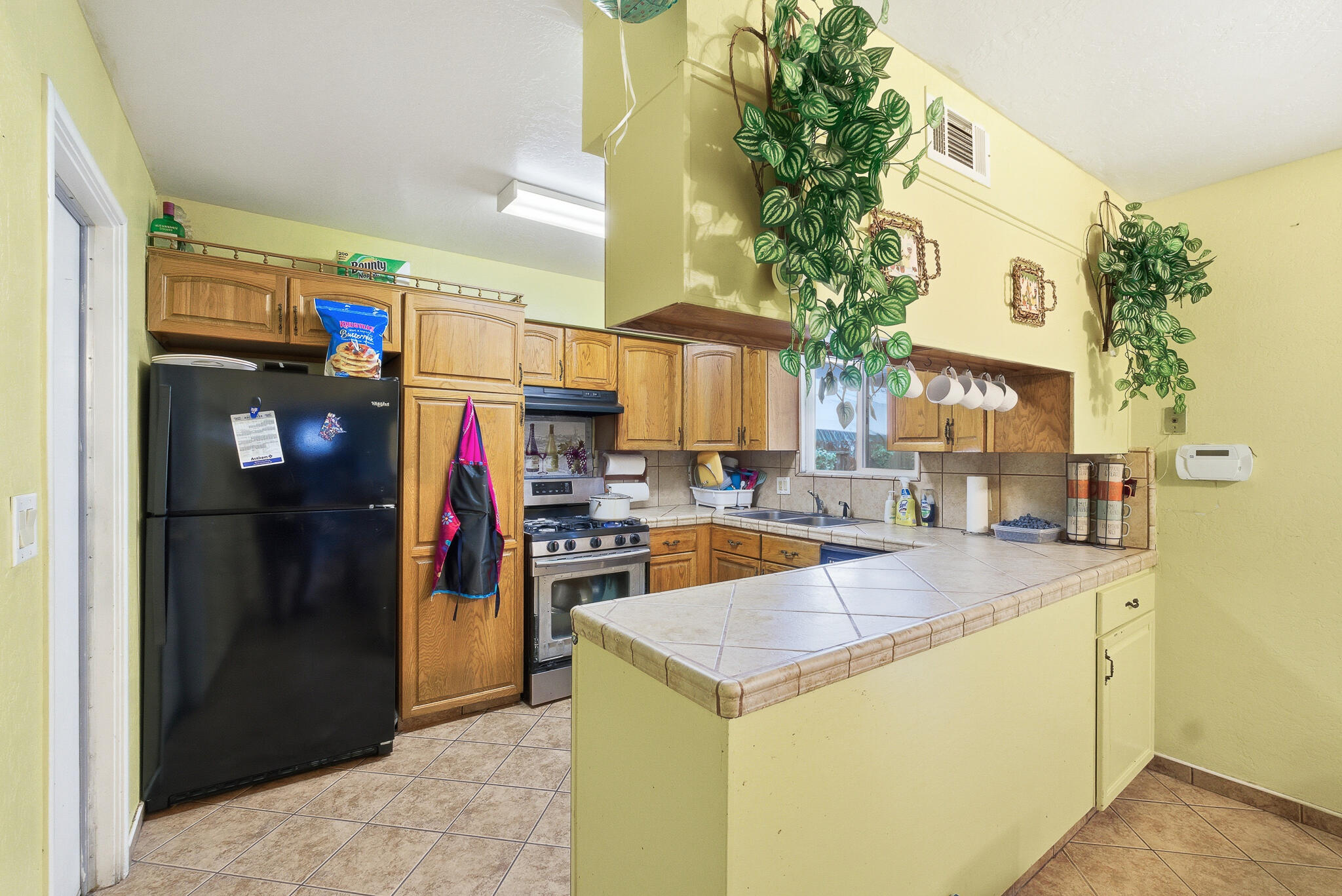 1705 S Bradley St, Visalia, CA 93292