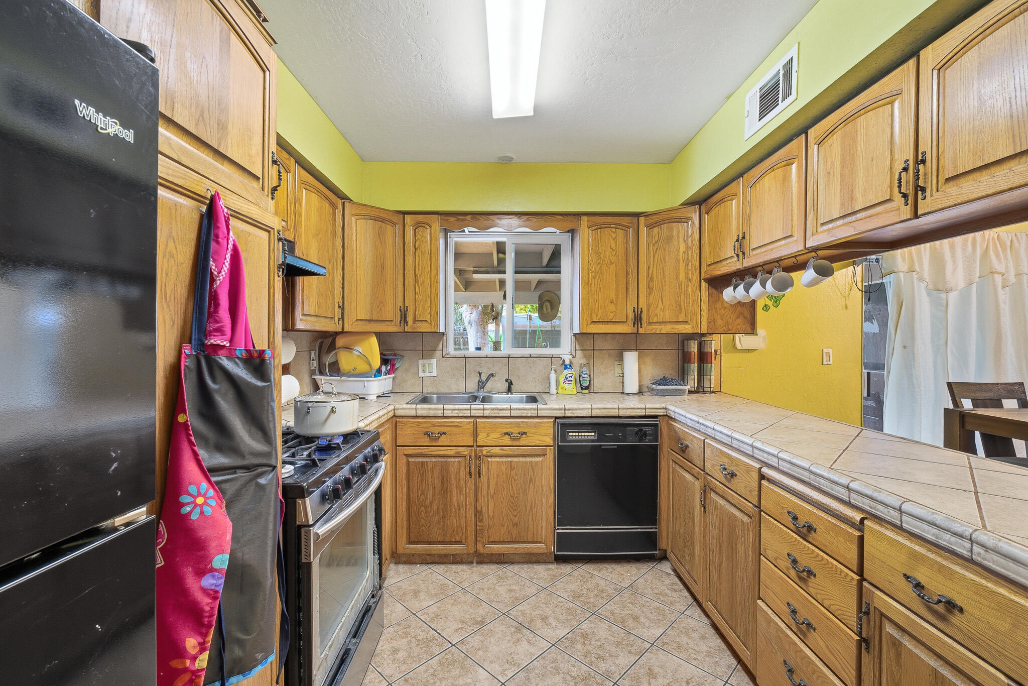 1705 S Bradley St, Visalia, CA 93292