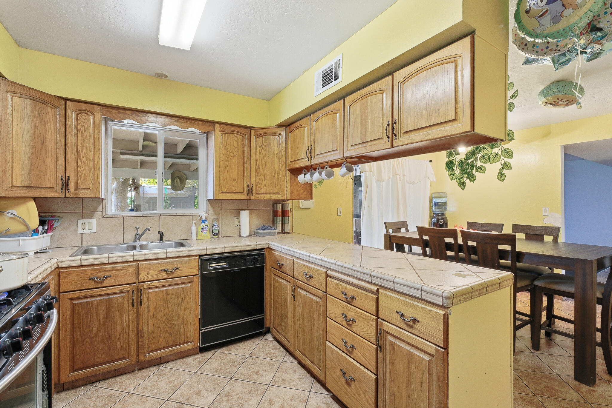 1705 S Bradley St, Visalia, CA 93292