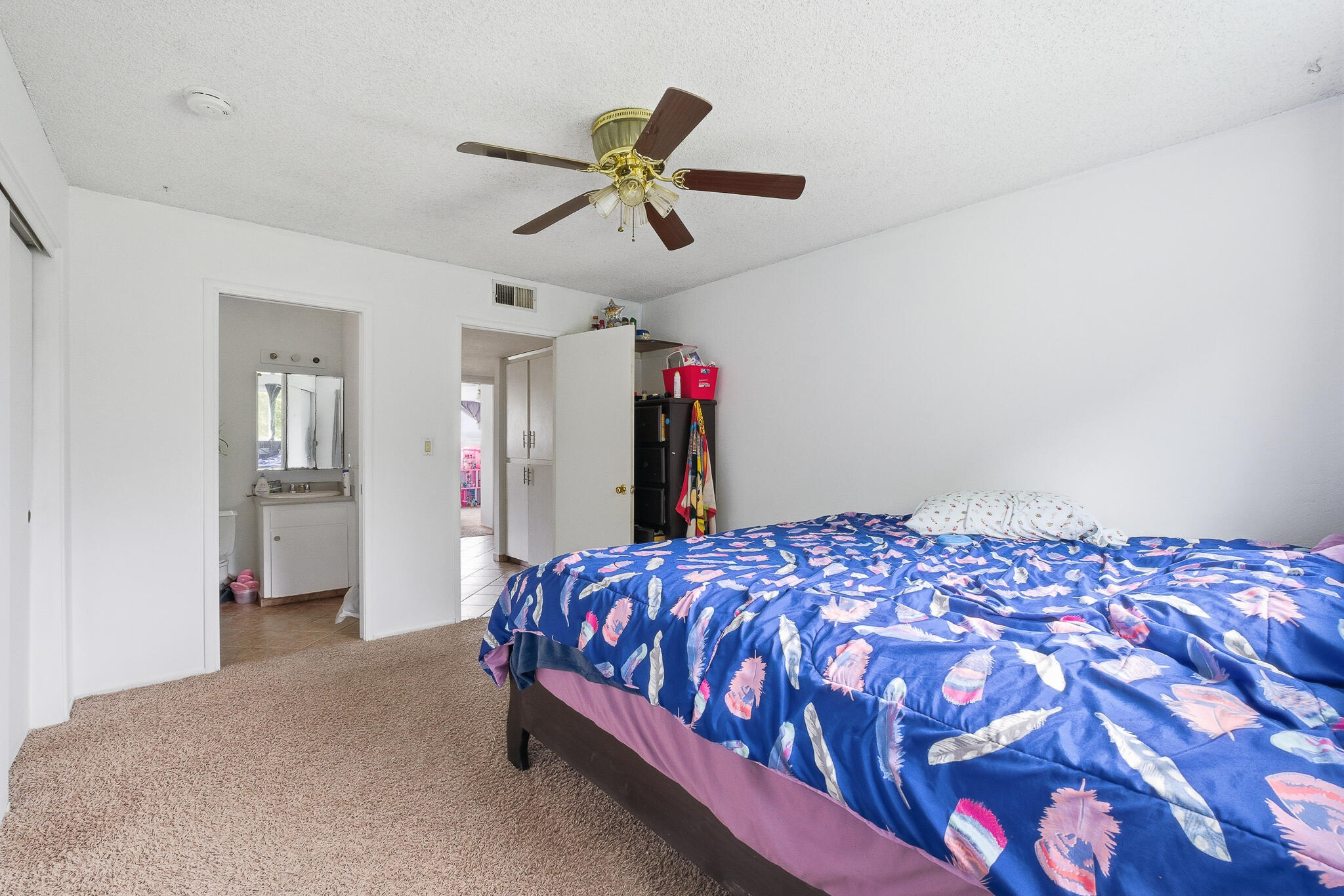 1705 S Bradley St, Visalia, CA 93292