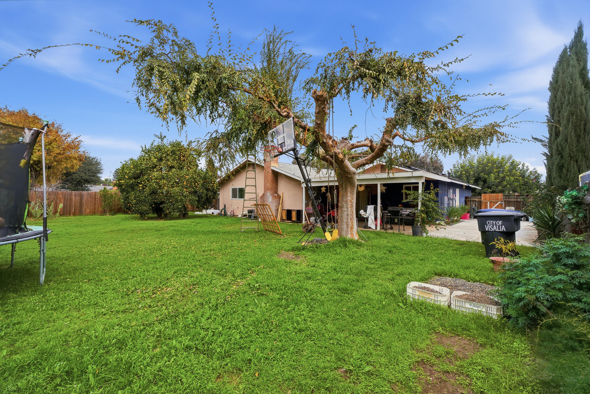 1705 S Bradley St, Visalia, CA 93292