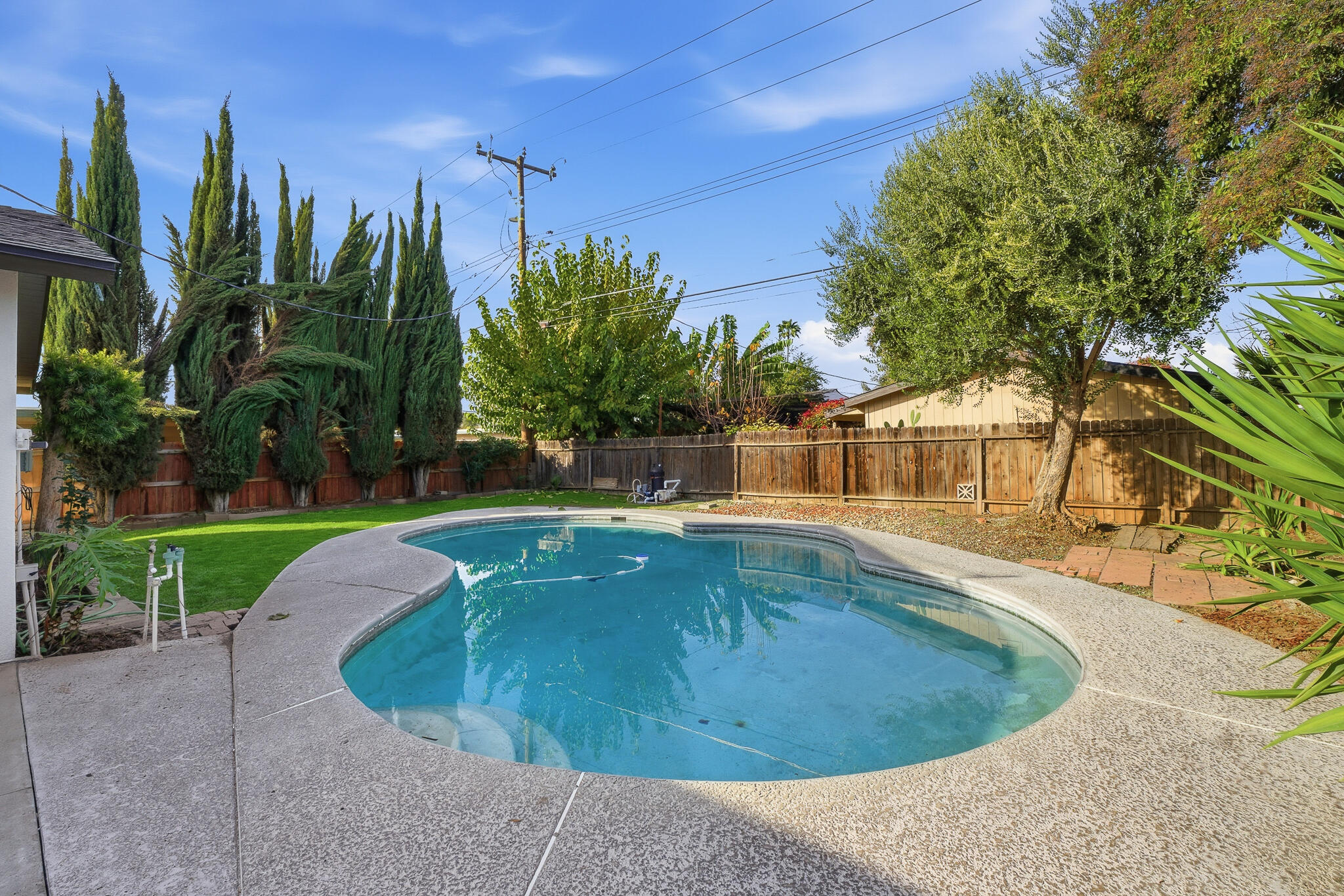 524 E Cypress Ave, Visalia, CA 93292