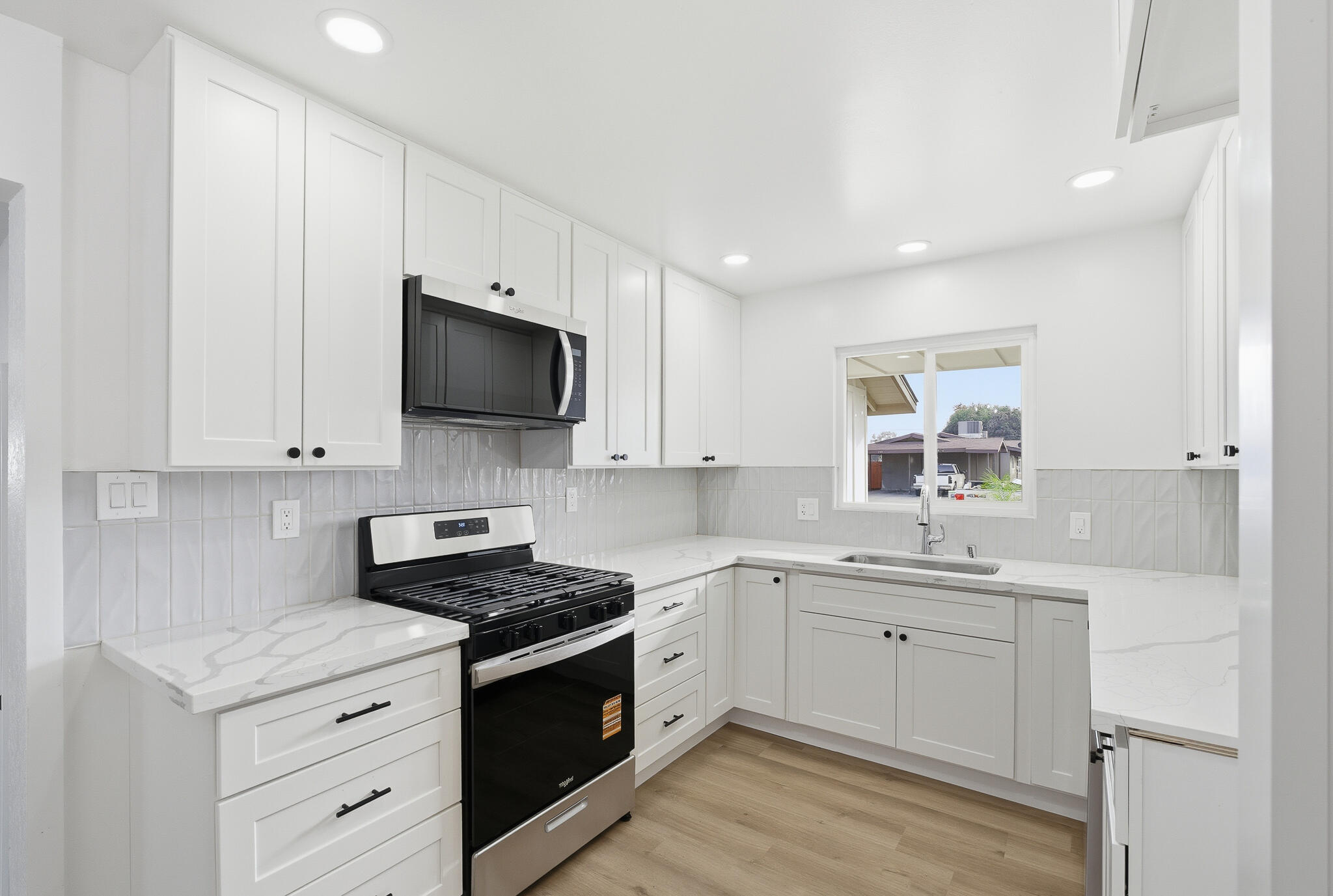 524 E Cypress Ave, Visalia, CA 93292