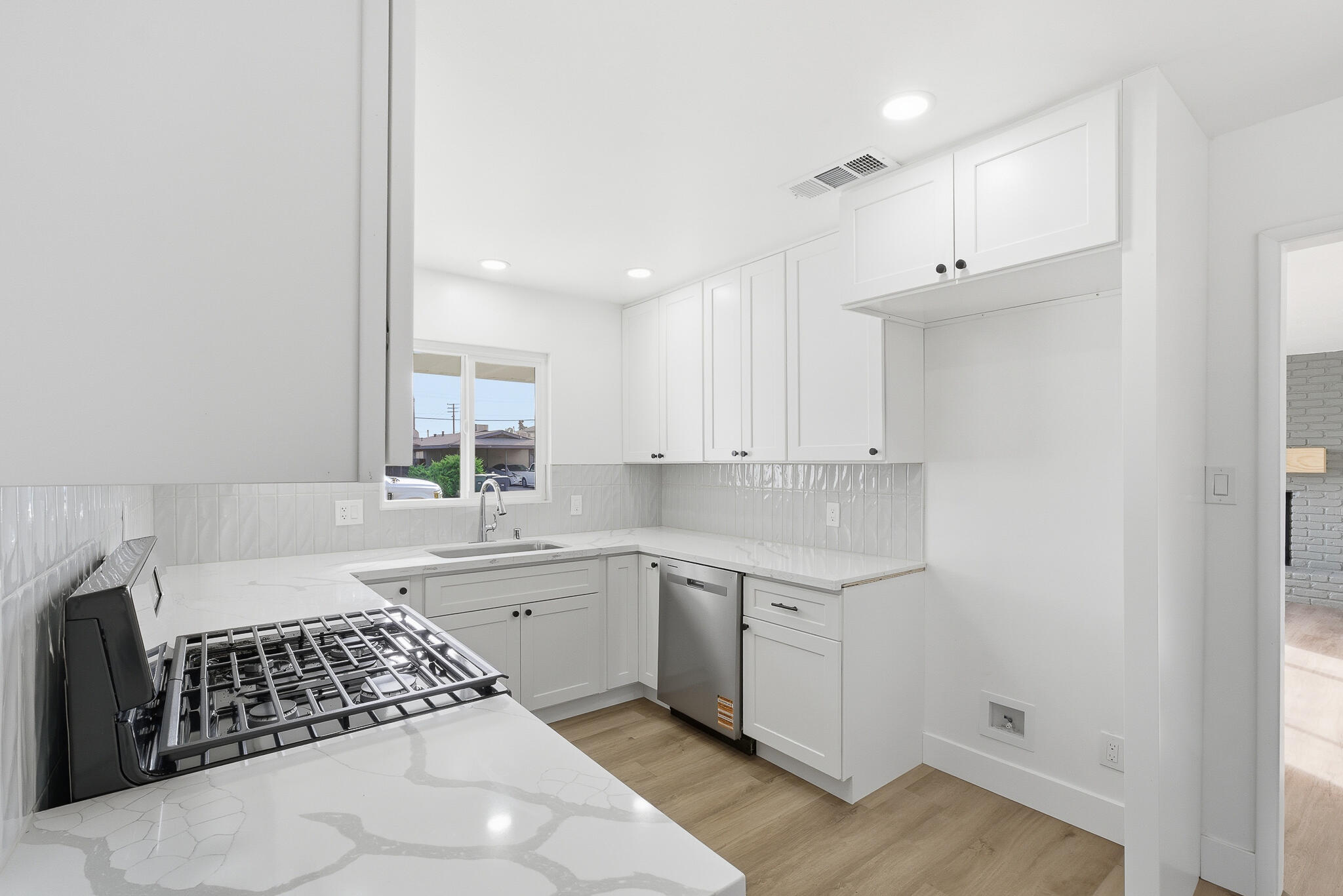 524 E Cypress Ave, Visalia, CA 93292