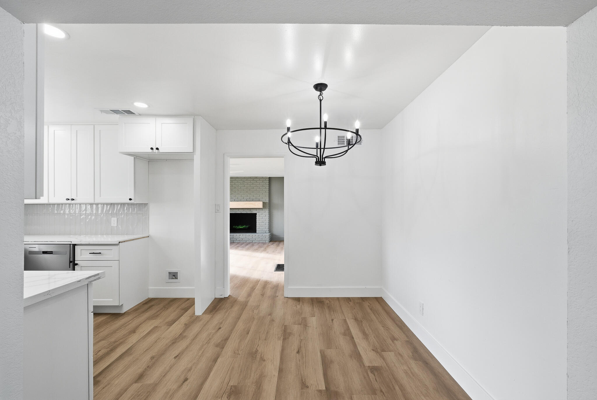 524 E Cypress Ave, Visalia, CA 93292