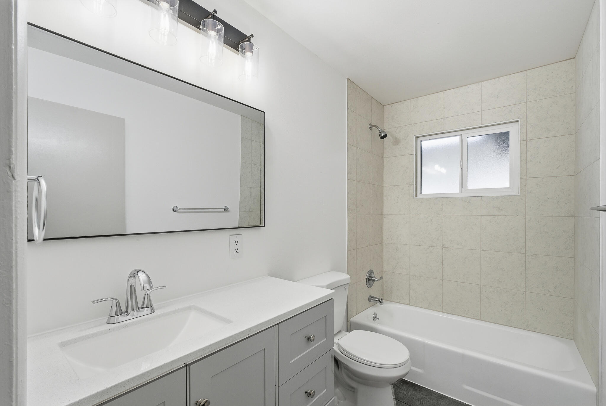 524 E Cypress Ave, Visalia, CA 93292