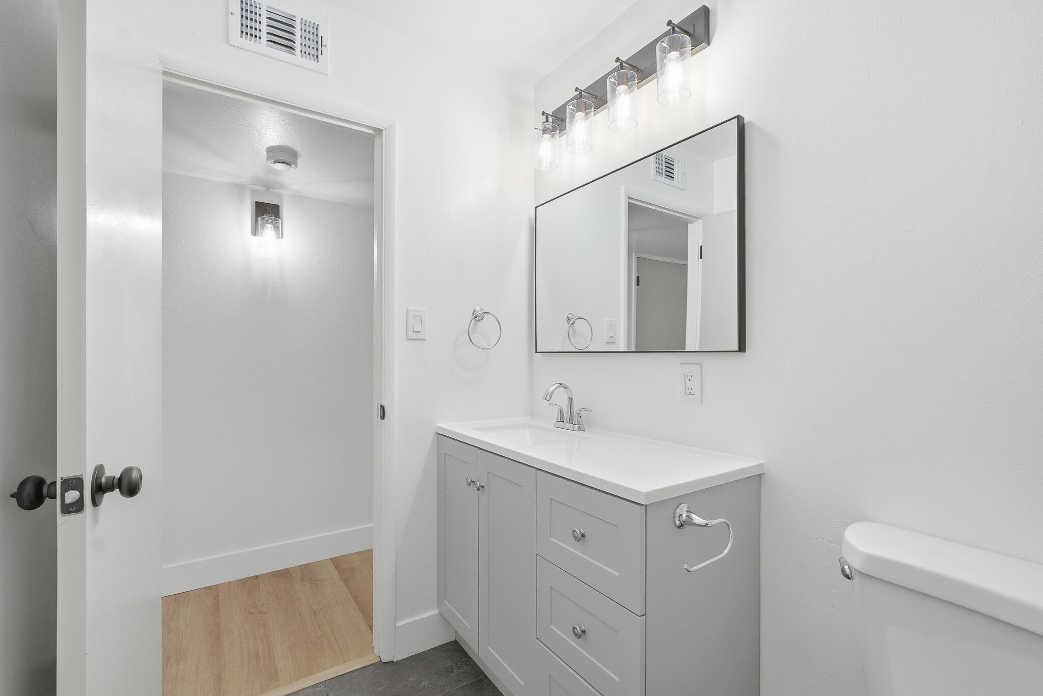 524 E Cypress Ave, Visalia, CA 93292